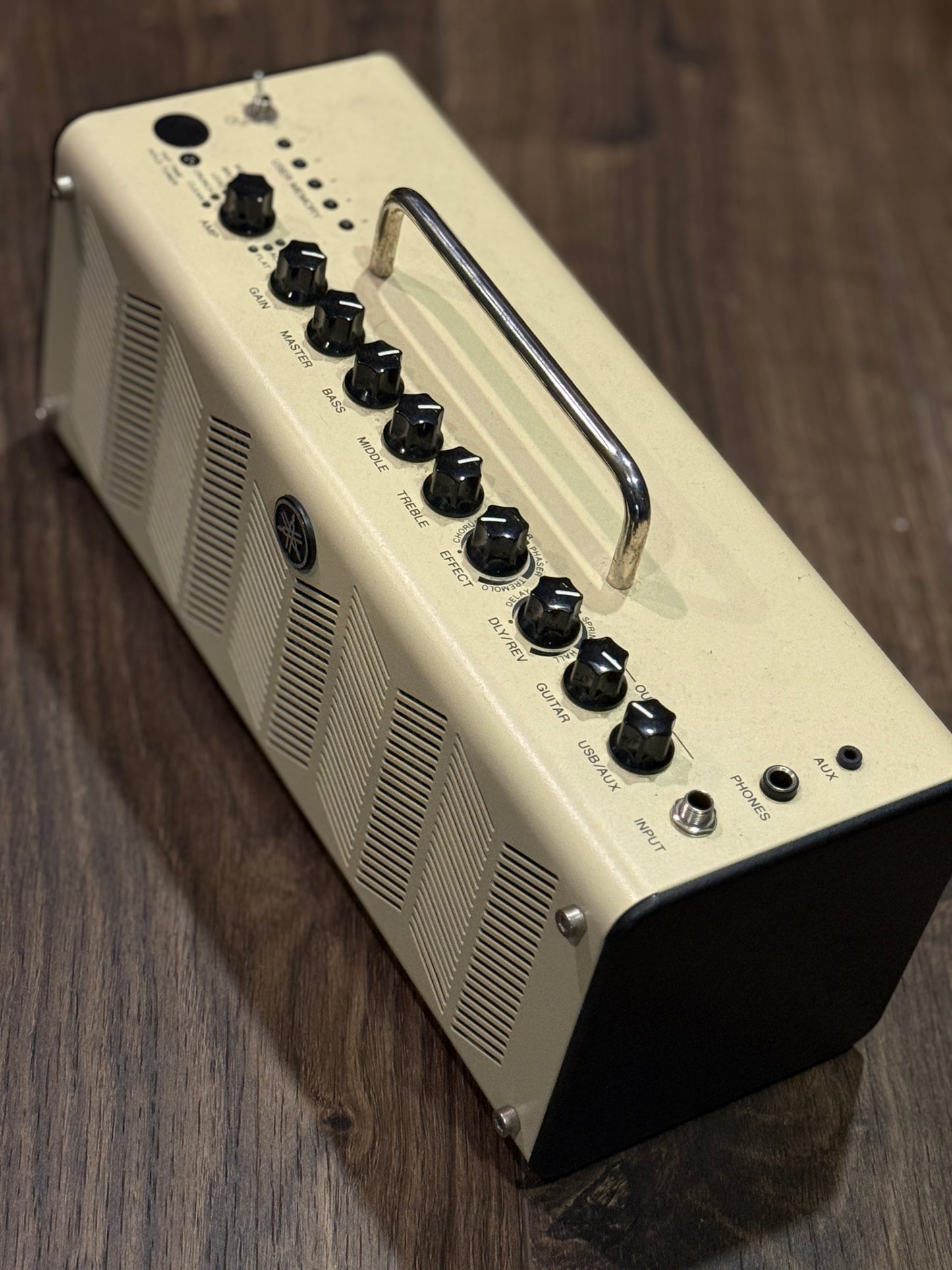 Yamaha THR10 2x3 inch 10-watt Modeling Combo Amp –