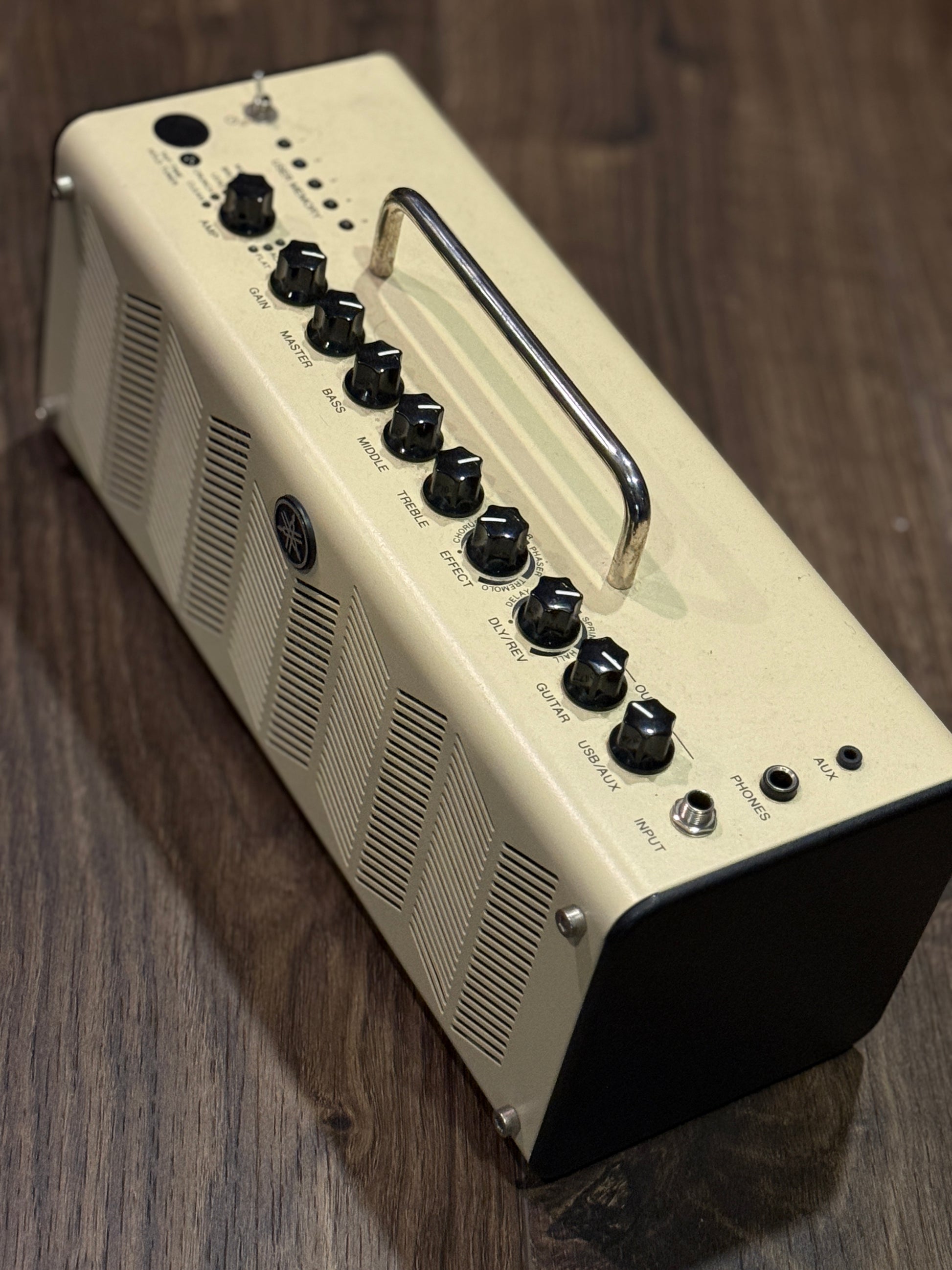 Yamaha THR10 2x3 inch 10-watt Modeling Combo Amp –
