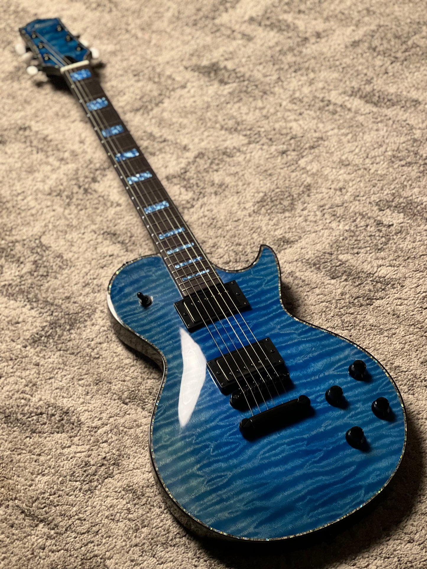 Dhatarattha Custom DLP in Transparent Blue with 5A Quilt Top