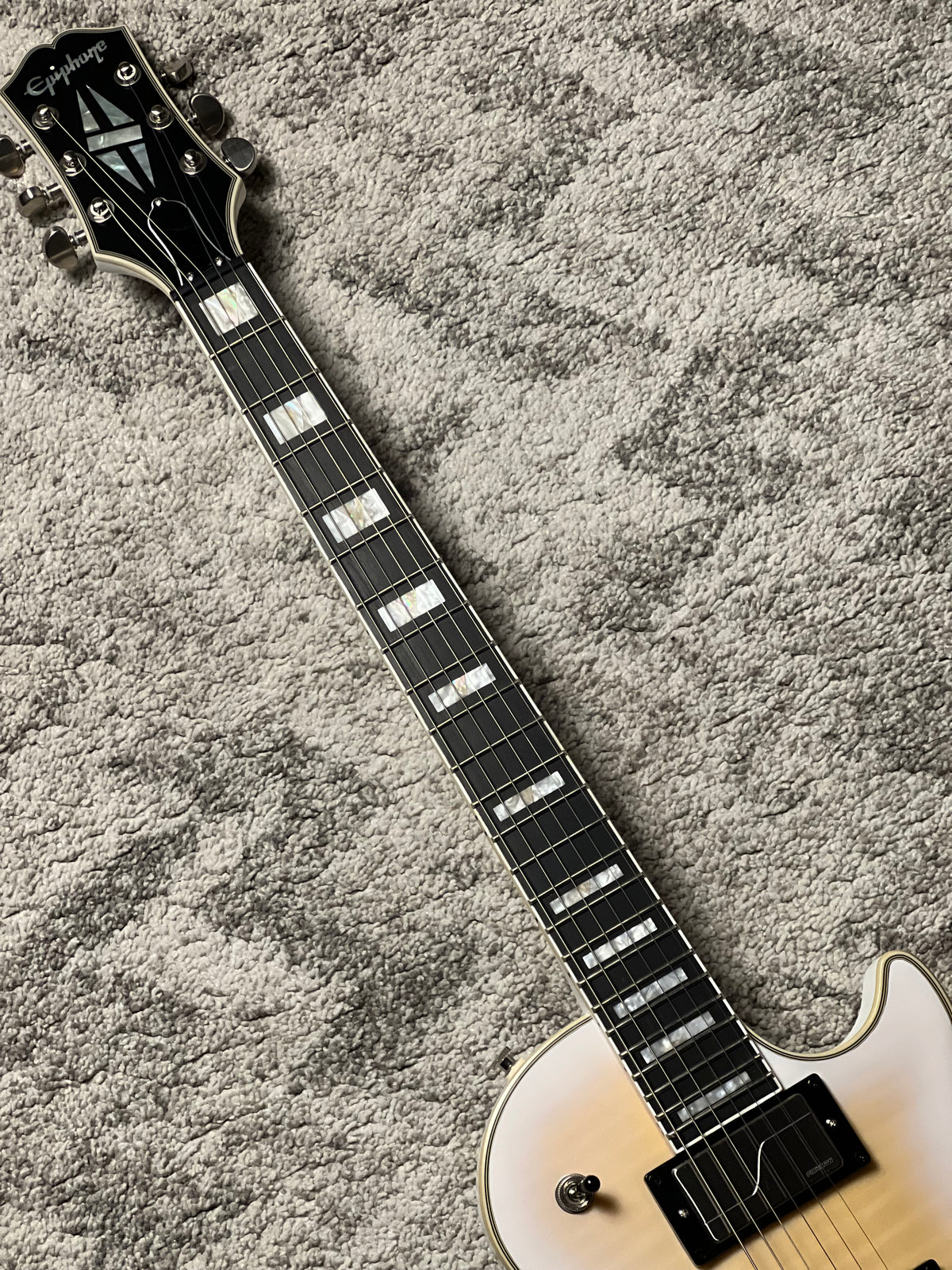 Epiphone Les Paul Prophecy Inspired by Gibson in Aged White Tiger