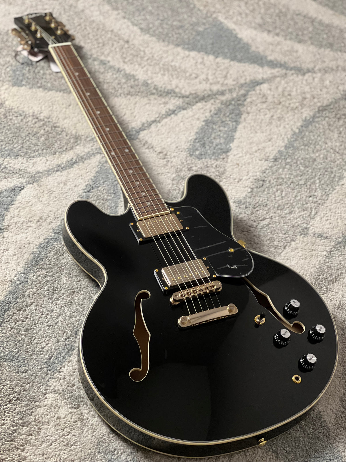 Soloking SH-335 Heritage in Ebony Black with Gold Hardware