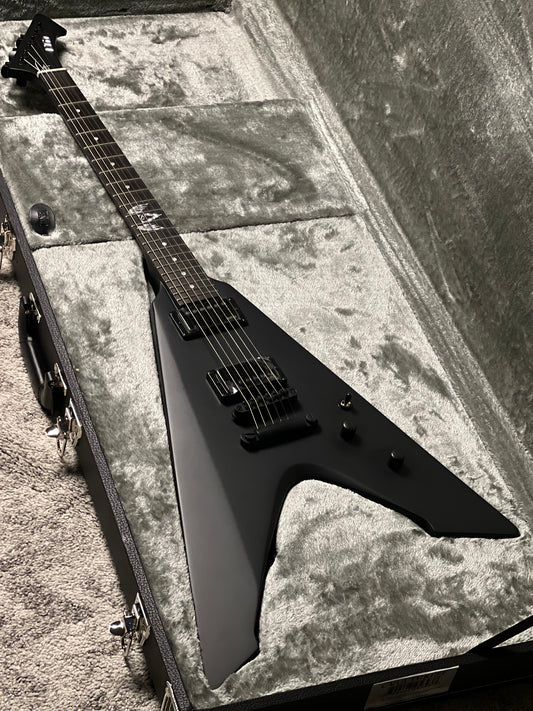 ESP LTD Vulture BLKS James Hetfield Signature in Black Satin W23111260