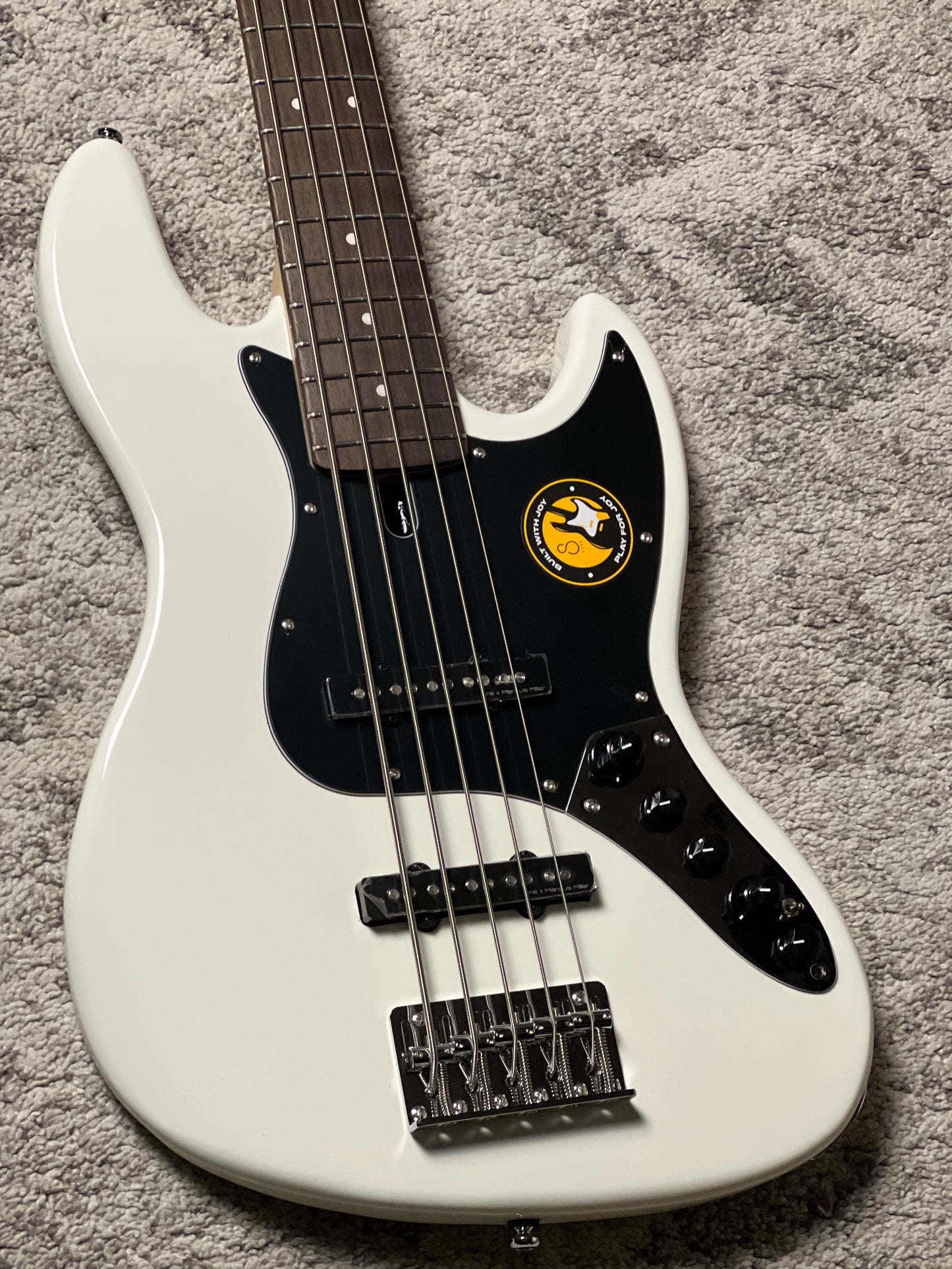 Sire Marcus Miller V3 5-String  2nd Gen in Antique White
