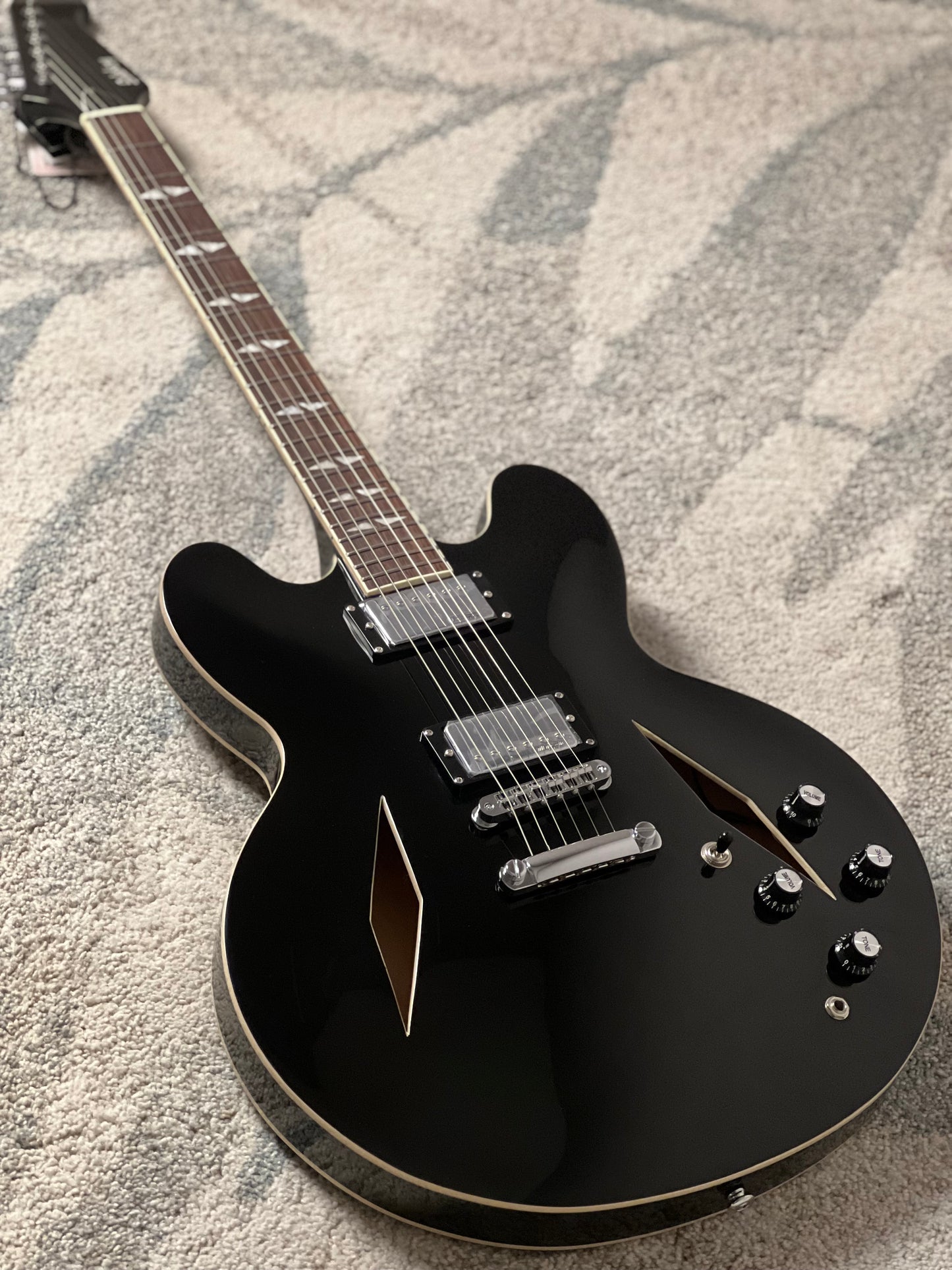 Soloking SDG-335 Dave Grohl Style Tribute in Ebony Black