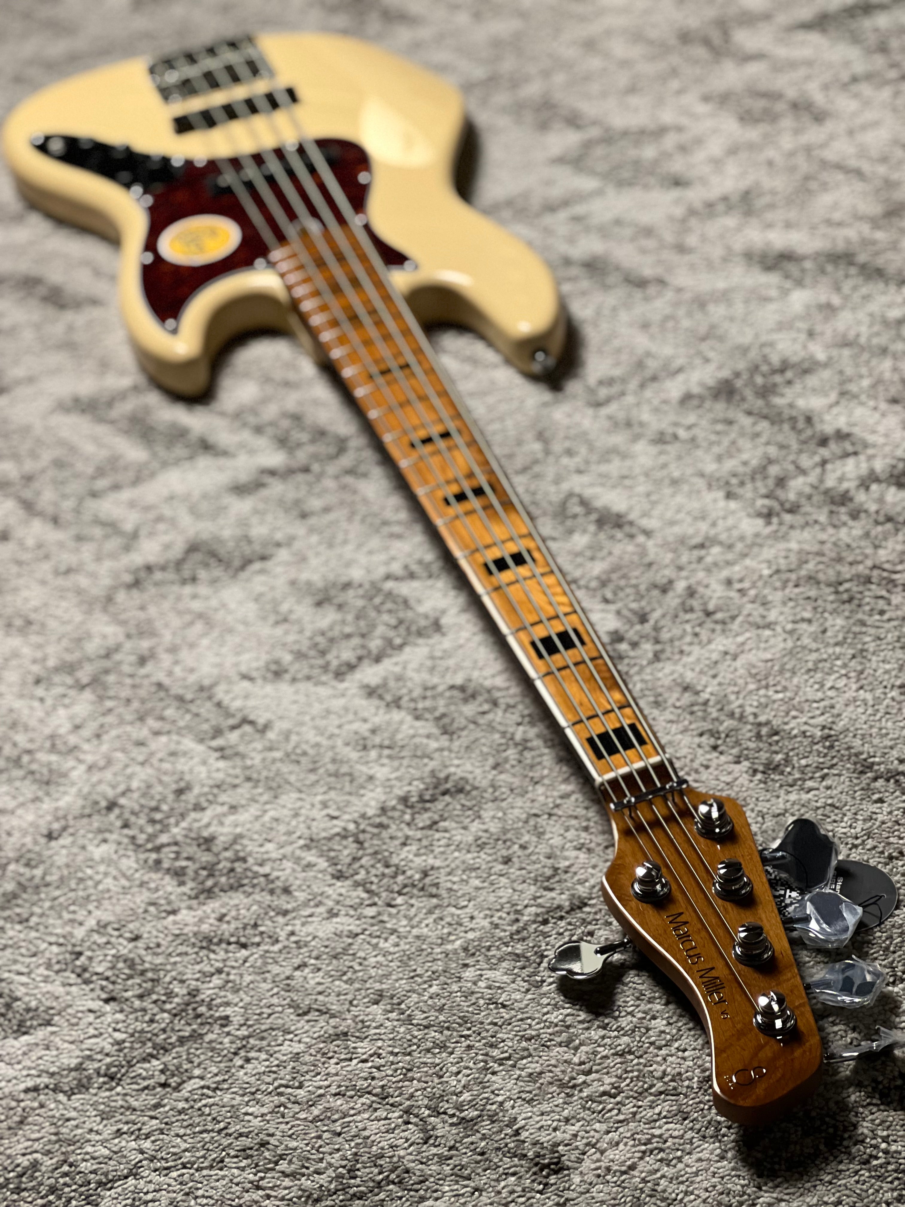 ベース Sire Marcus Miller V5 alder Sire Marcus Miller V5 Alder-5 St in Vintage White – nafiriguitar.com