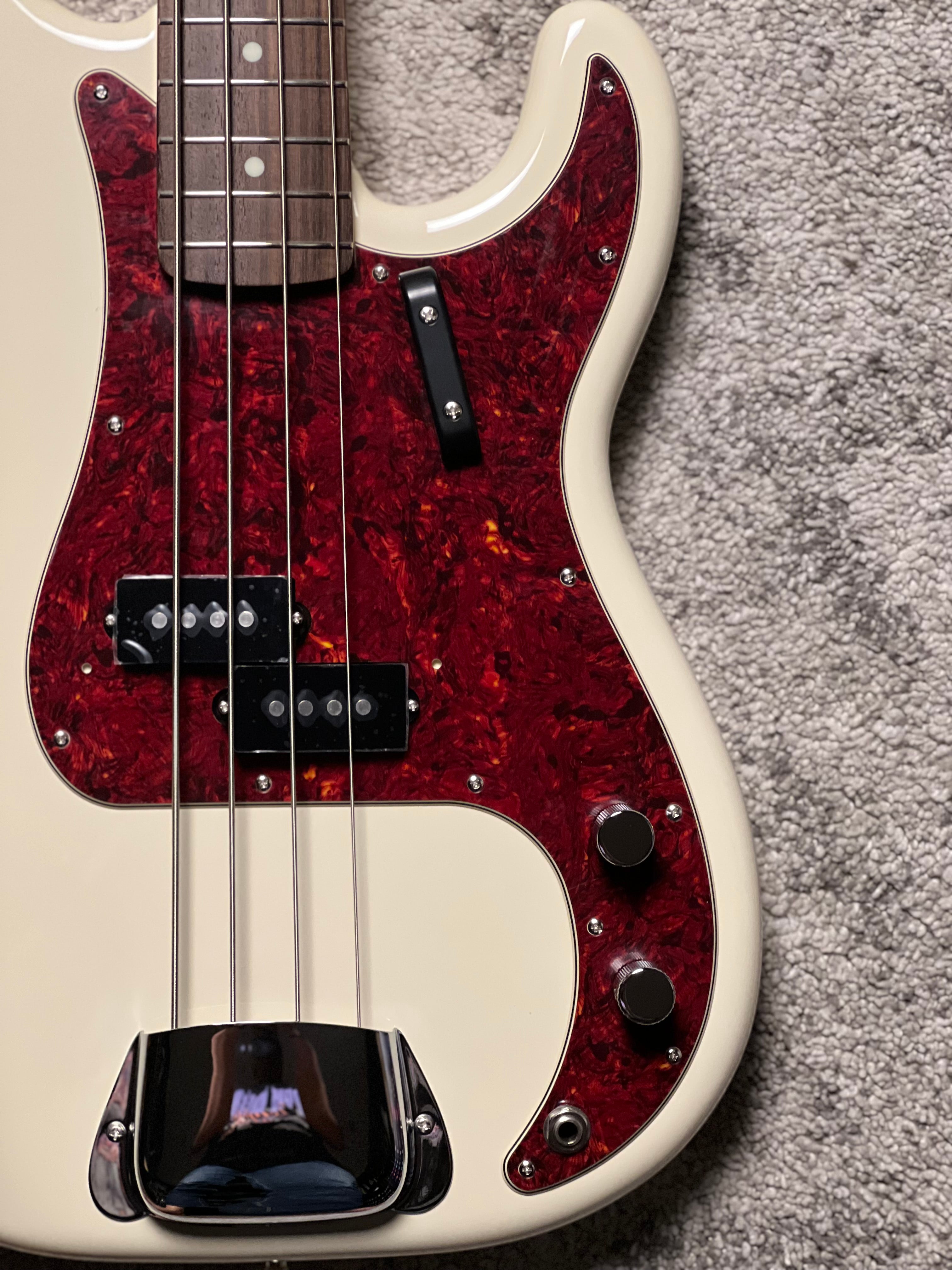 Fender Japan Hama Okamoto Signature Precision Bass in Olympic