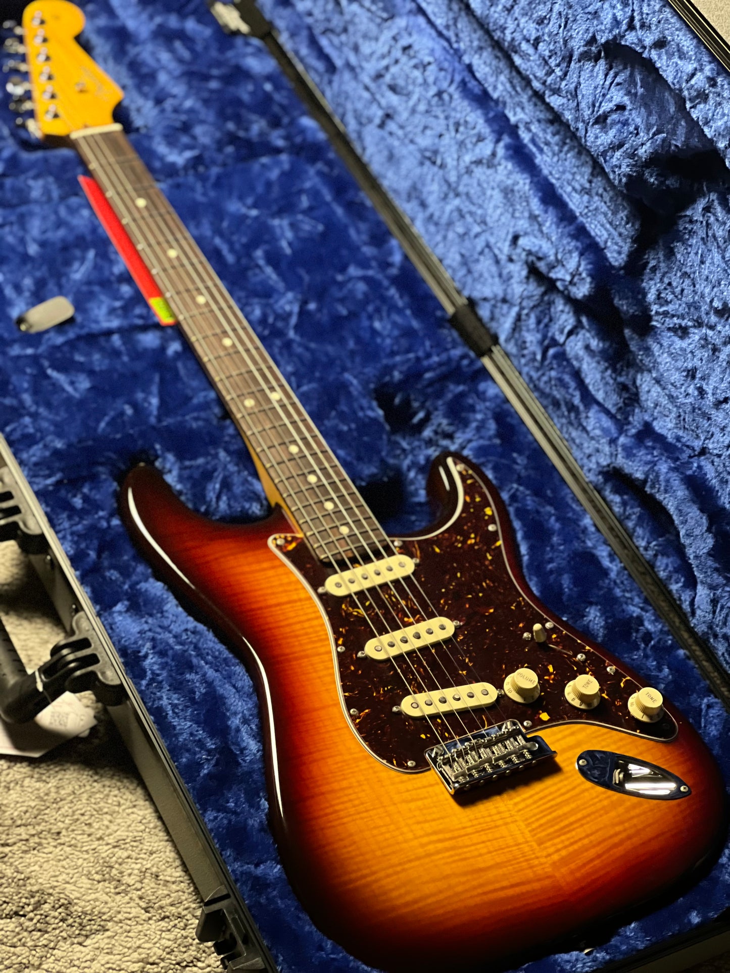 Fender 70th Anniversary American Professional II Stratocaster with RW FB in Comet Burst US24026056
