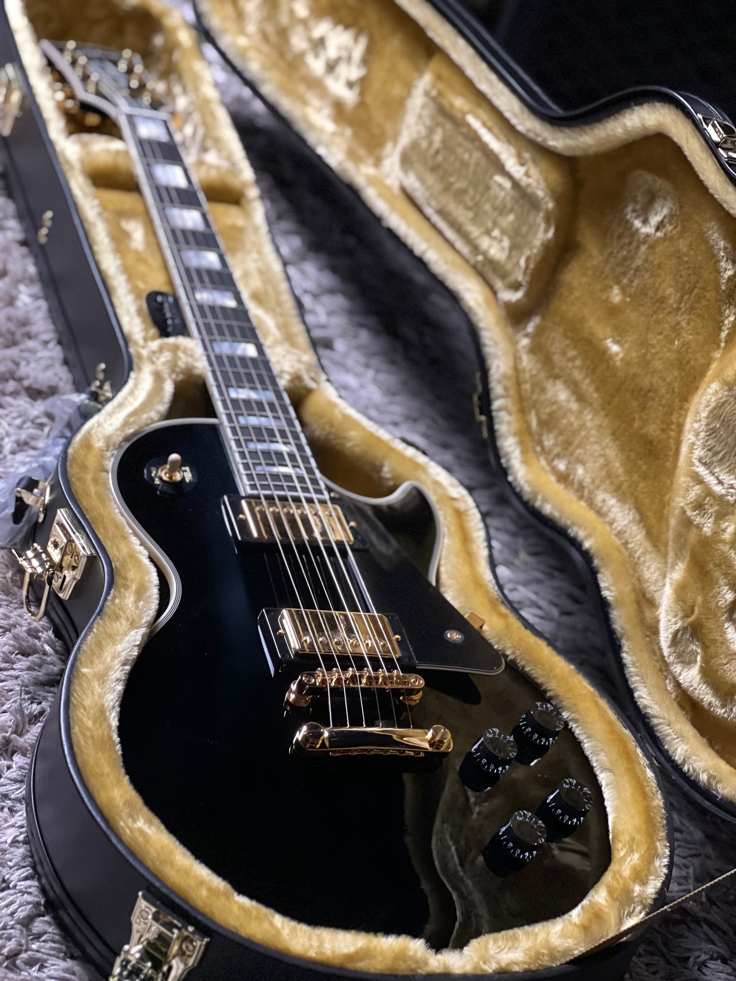 Epiphone Les Paul Custom In Ebony (inspired by Gibson Custom)