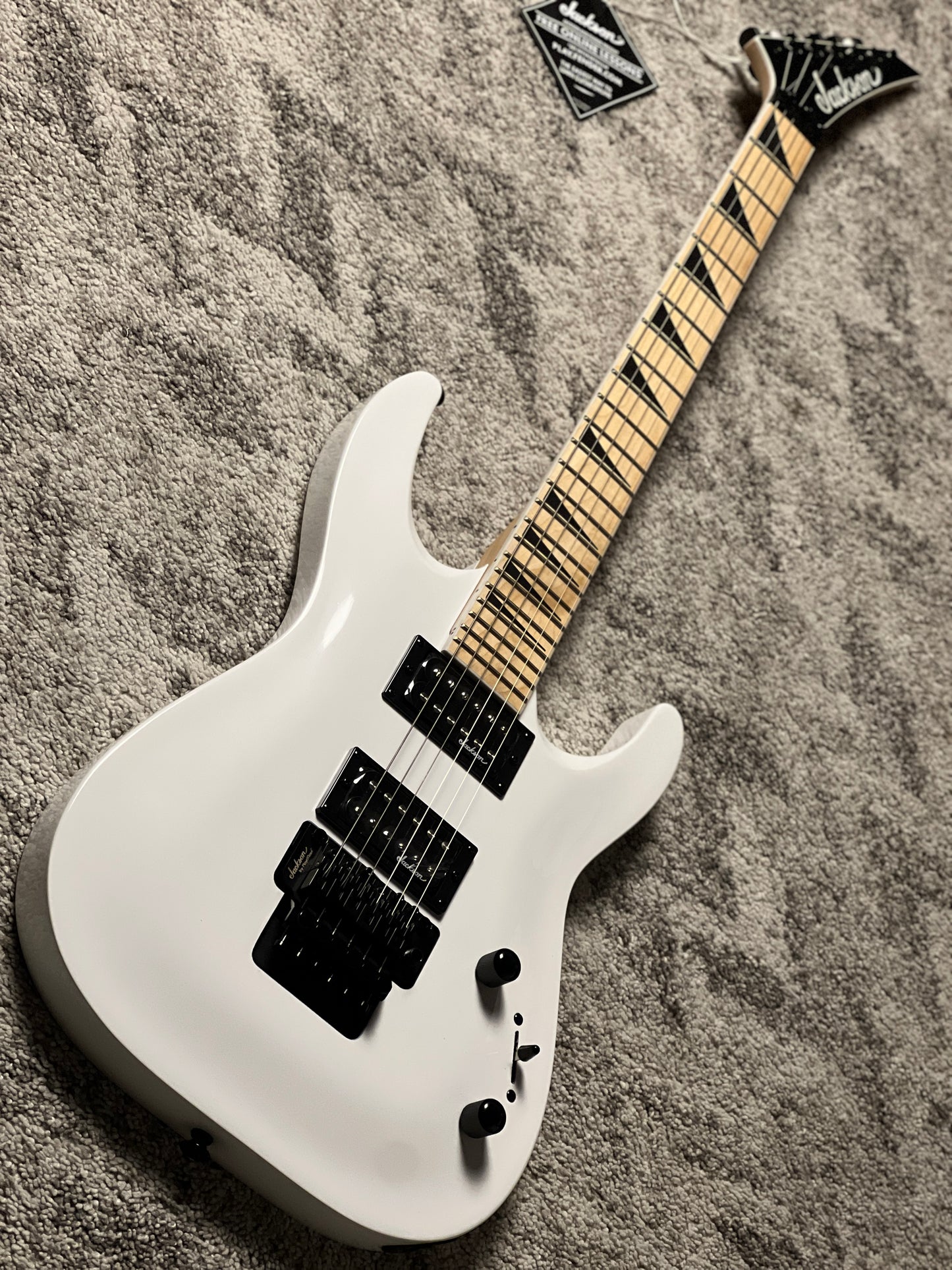 Jackson JS Series Dinky DKA-M JS32 in Snow White