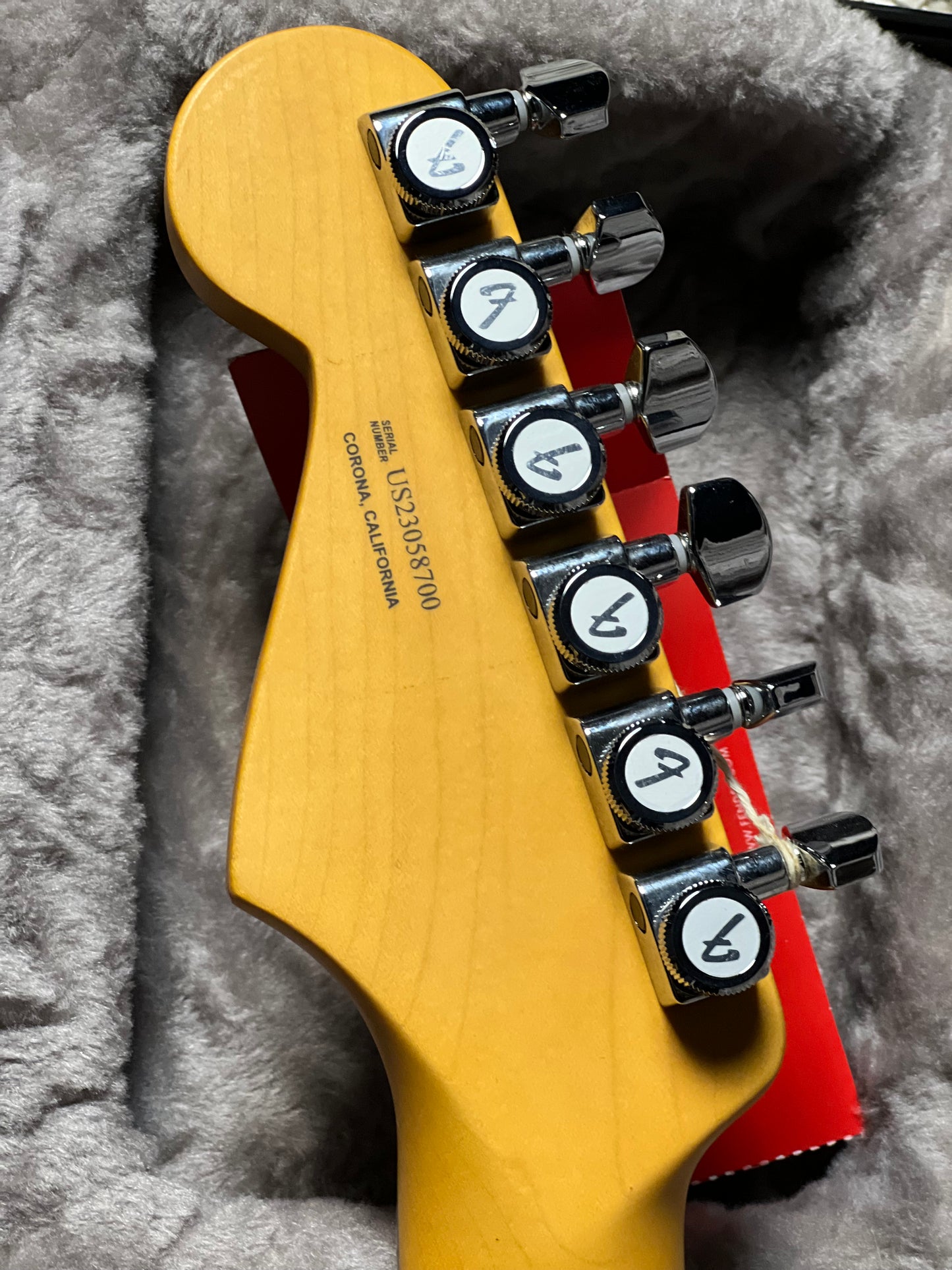 Fender American Ultra Luxe Stratocaster in 2 Color Sunburst with Rosewood Fingerboard US23058700