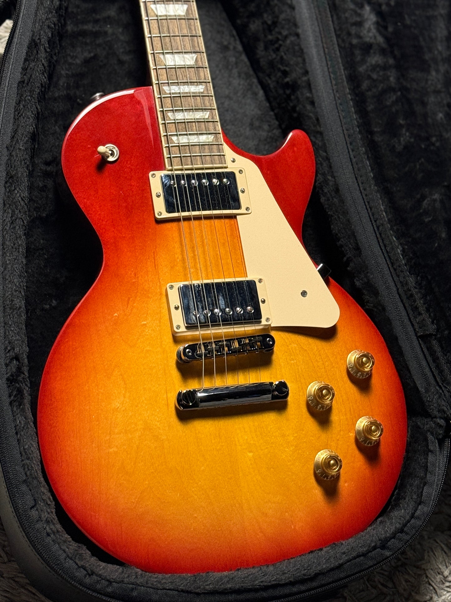 Gibson Les Paul Studio Cherry Sunburst with Gigbag 231140323