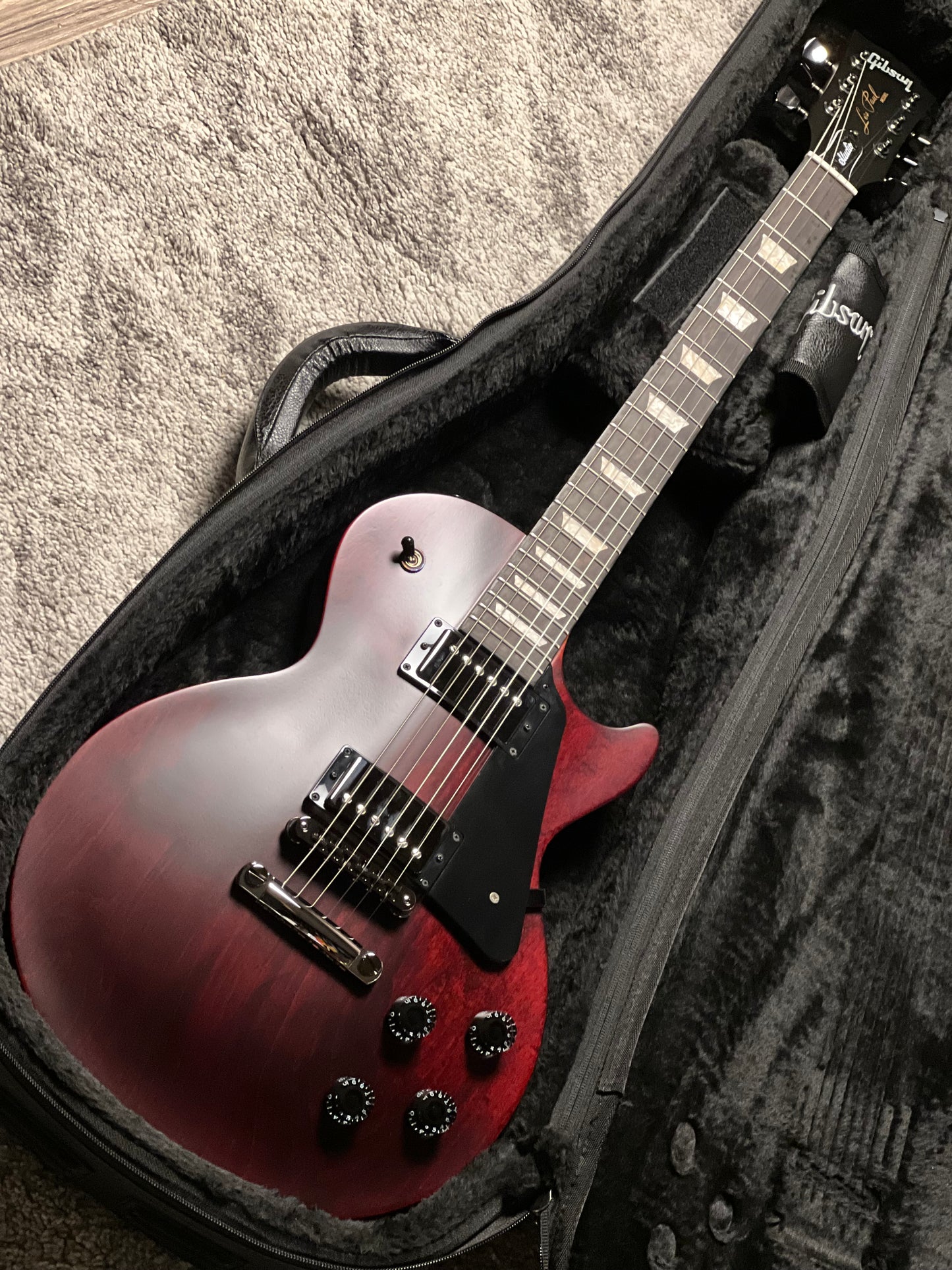 Gibson Les Paul Modern Studio in Wine Red Satin 215240177