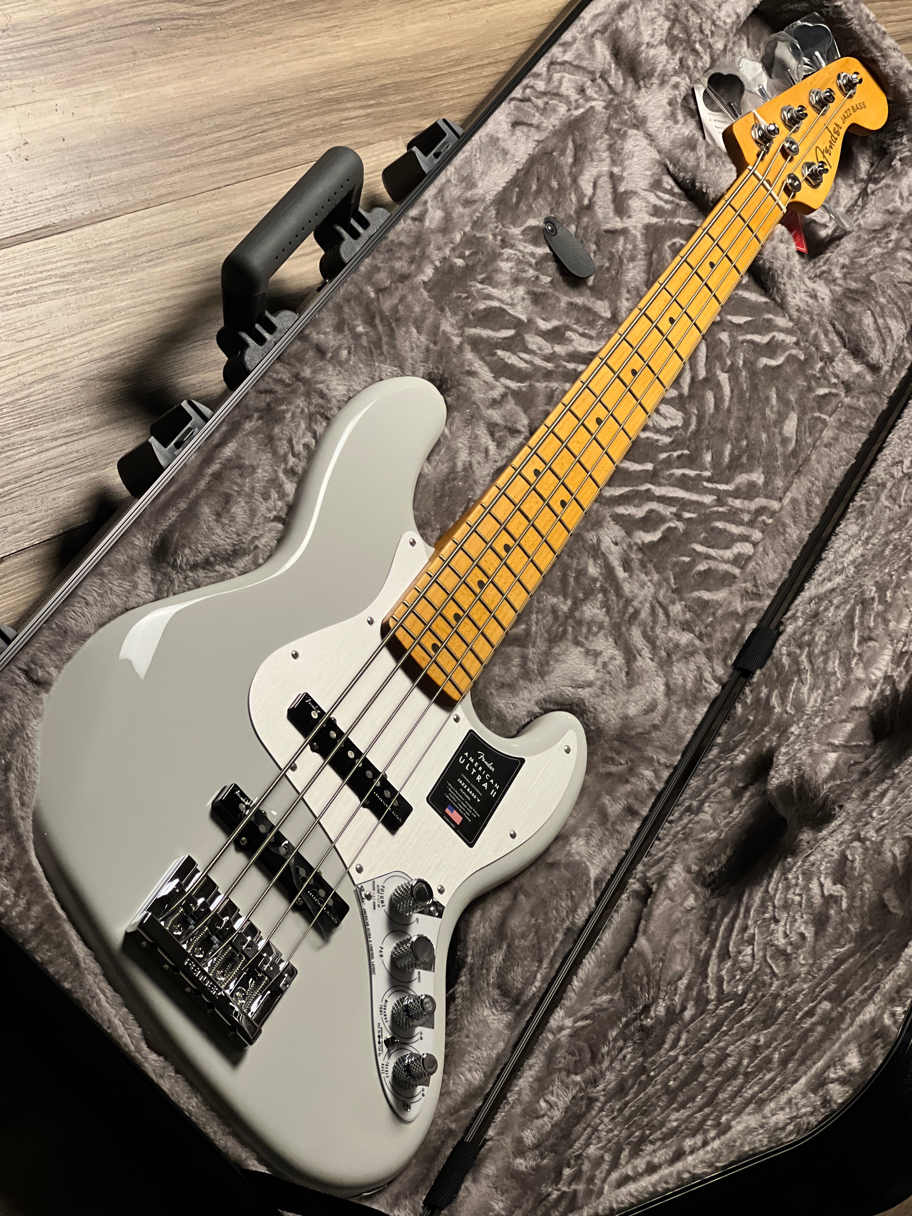 Fender American Ultra II Jazz Bass V with Maple FB in Avalanche