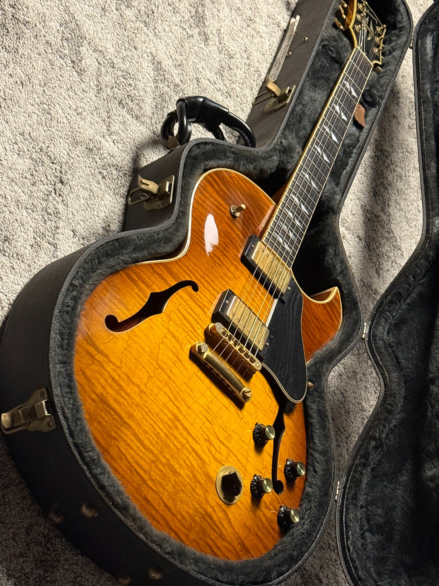 Gibson ES-137 Custom in Lightburst 02583721 (USED)