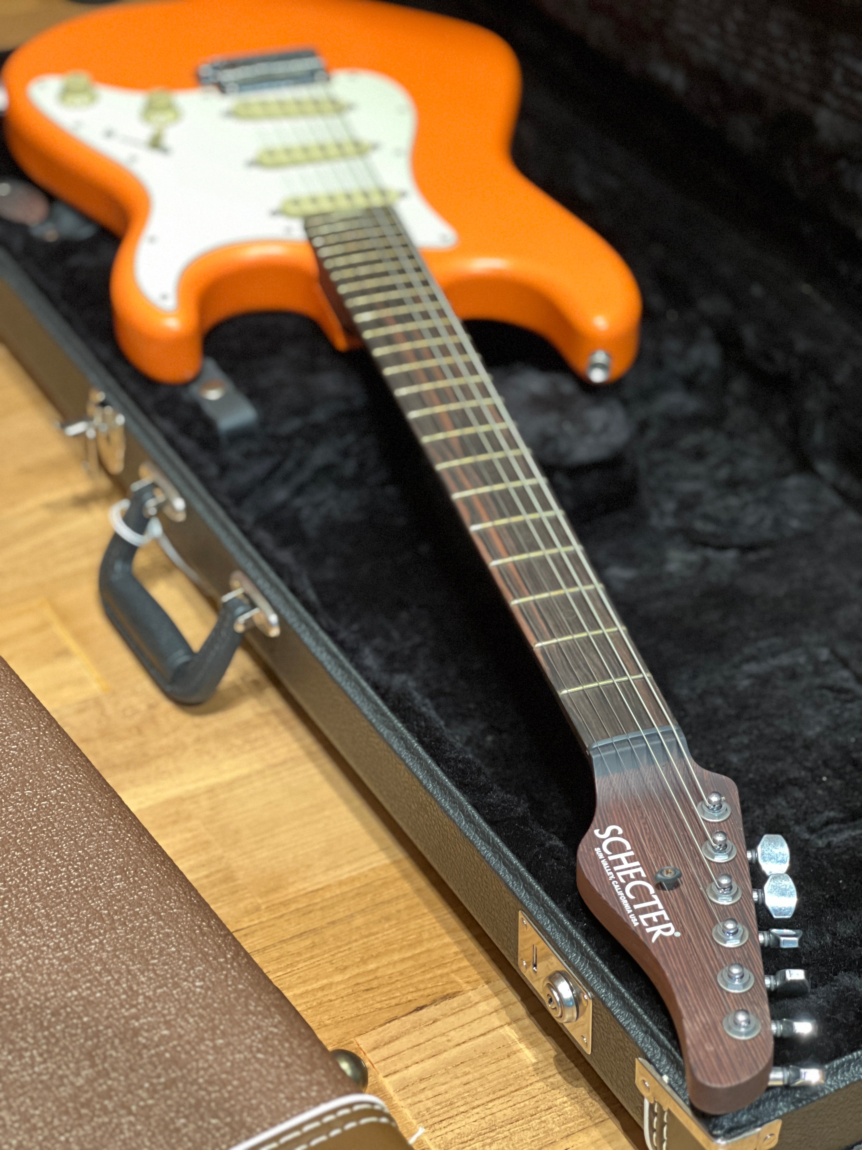 Schecter USA Signature Nick Johnston Signature - Wembley Atomic