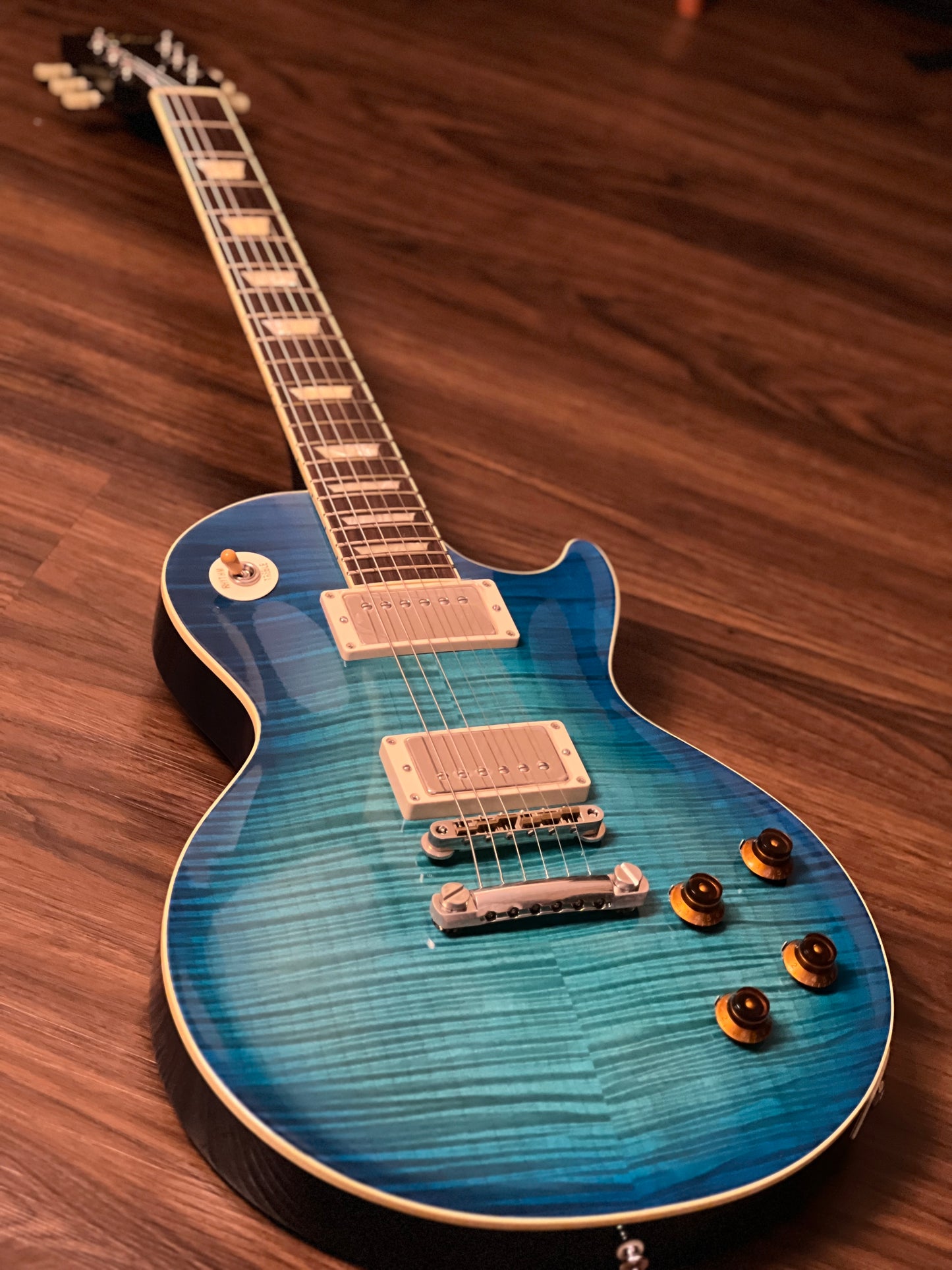 Tokai Love Rock Custom Shop LS-200F 5A OBB Premium Series 5A Solid Flame Top Ocean Blue Burst 2246468