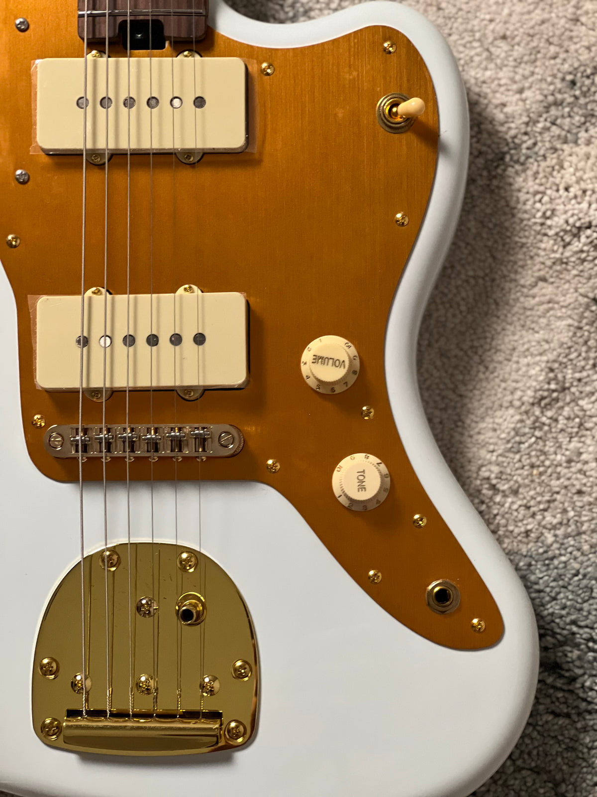 Soloking JM40 Offset Deluxe in Polar White with Gold Hardware