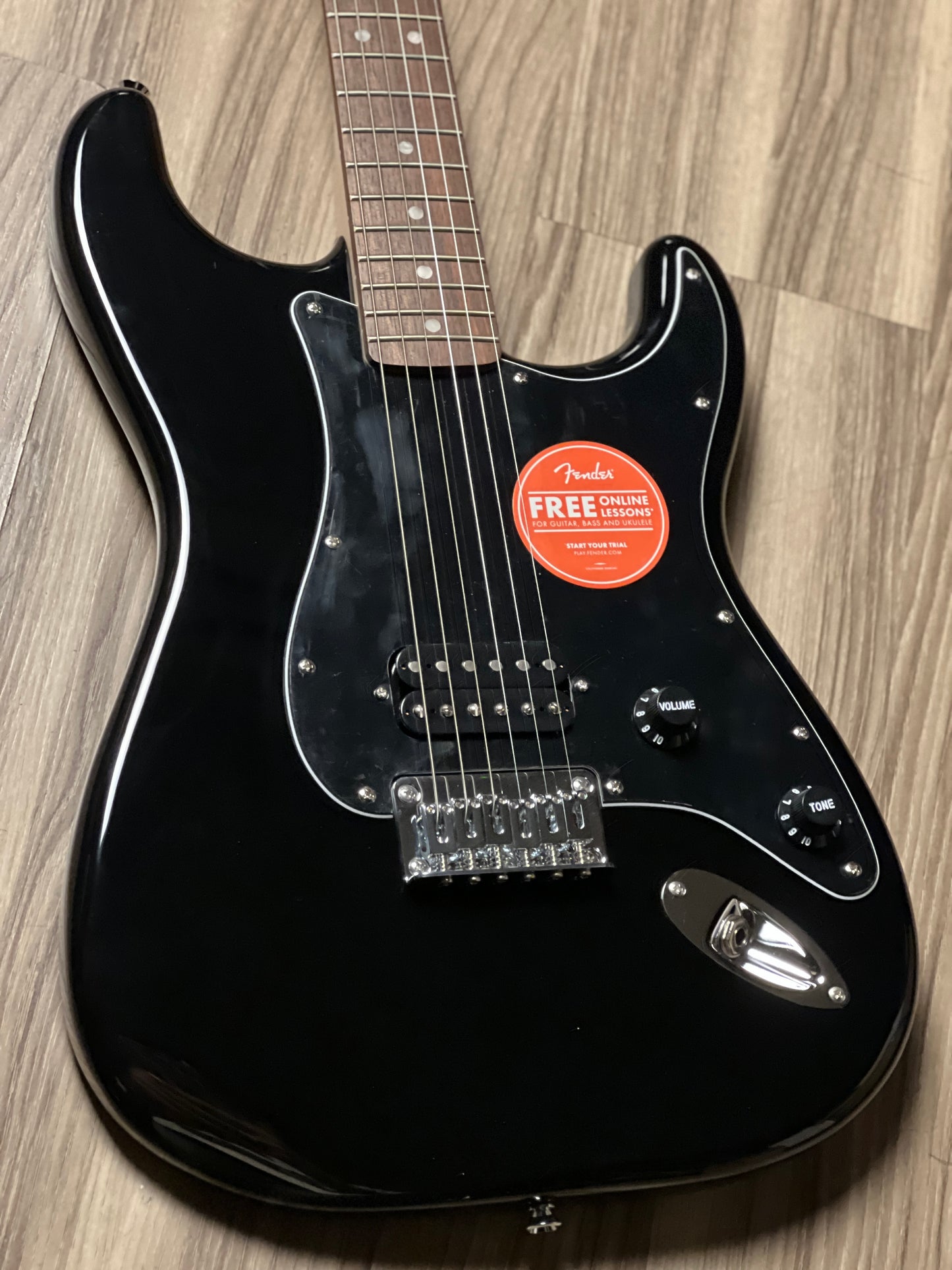 Squier FSR Affinity Series Stratocaster H HT with Laurel FB in Black