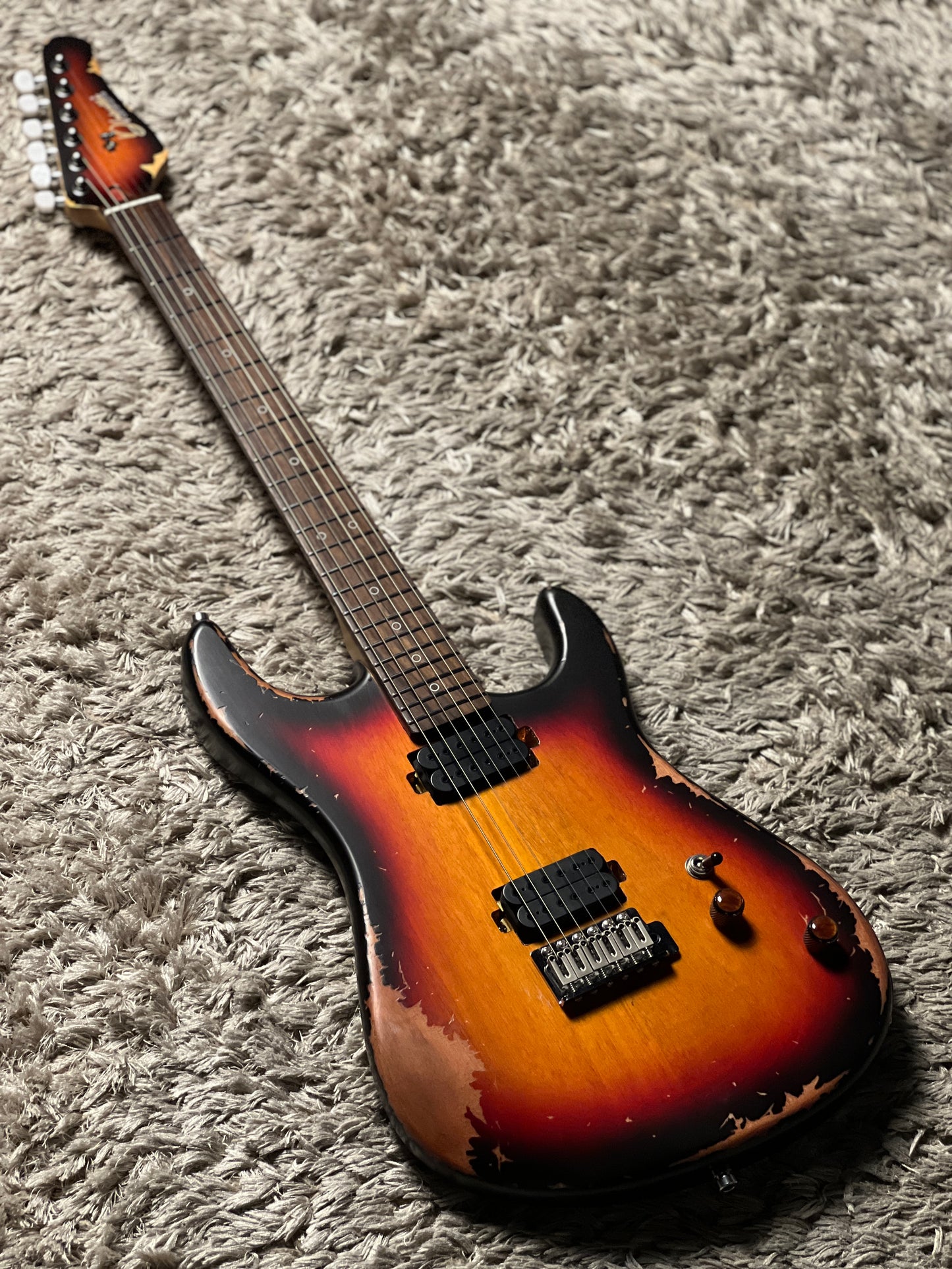 Dhatarattha Performance DST HH in 3-Tone Sunburst with RW FB and Nitrocellulose Lacquer Relic