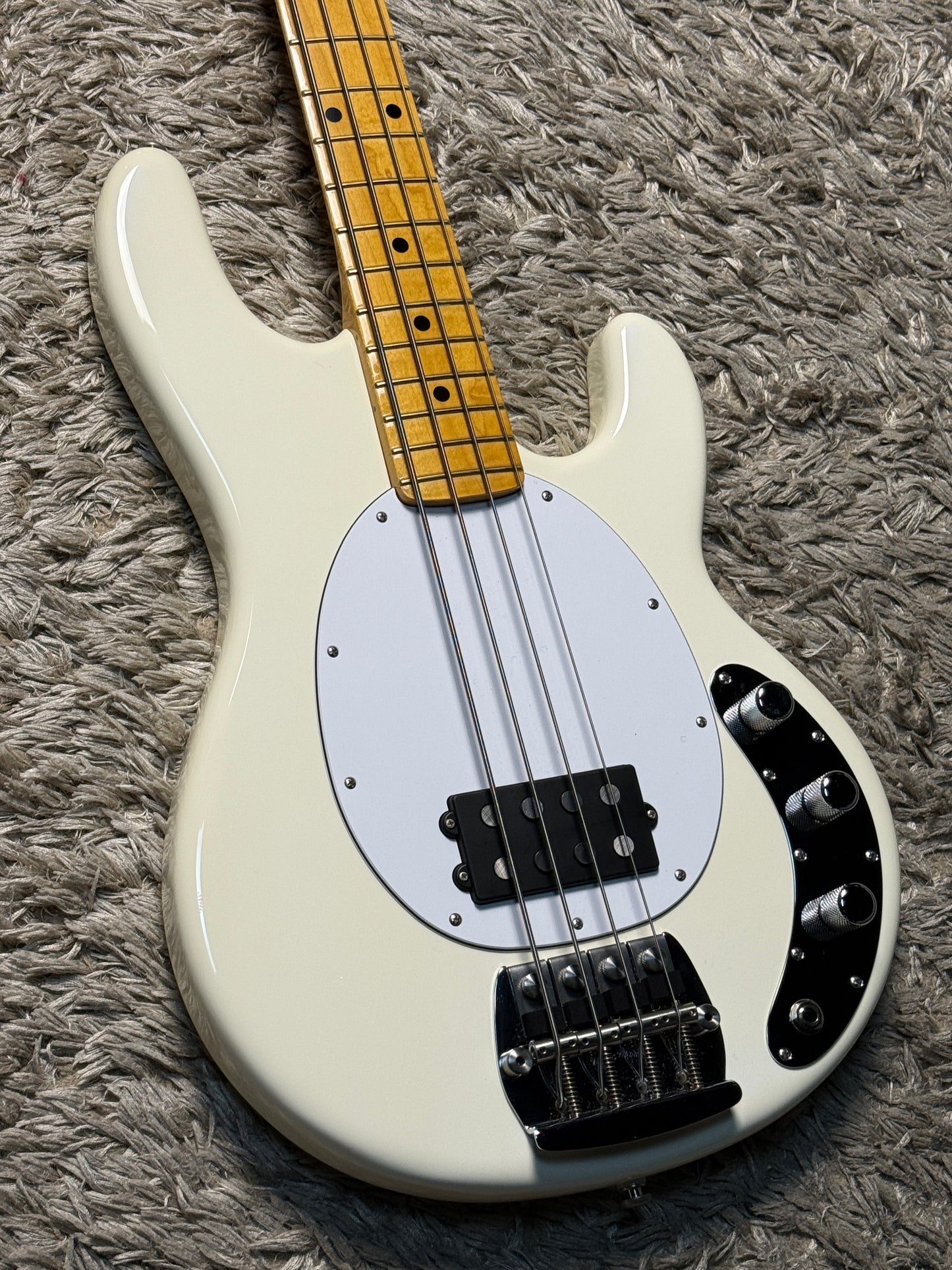 Ernie Ball Music Man Retro '70s StingRay 4 Bass in White S/N CB00565 (USED)
