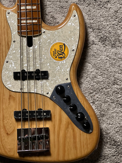 Sire Marcus Miller V8 SWAMP ASH 4 String in Natural w/Bag