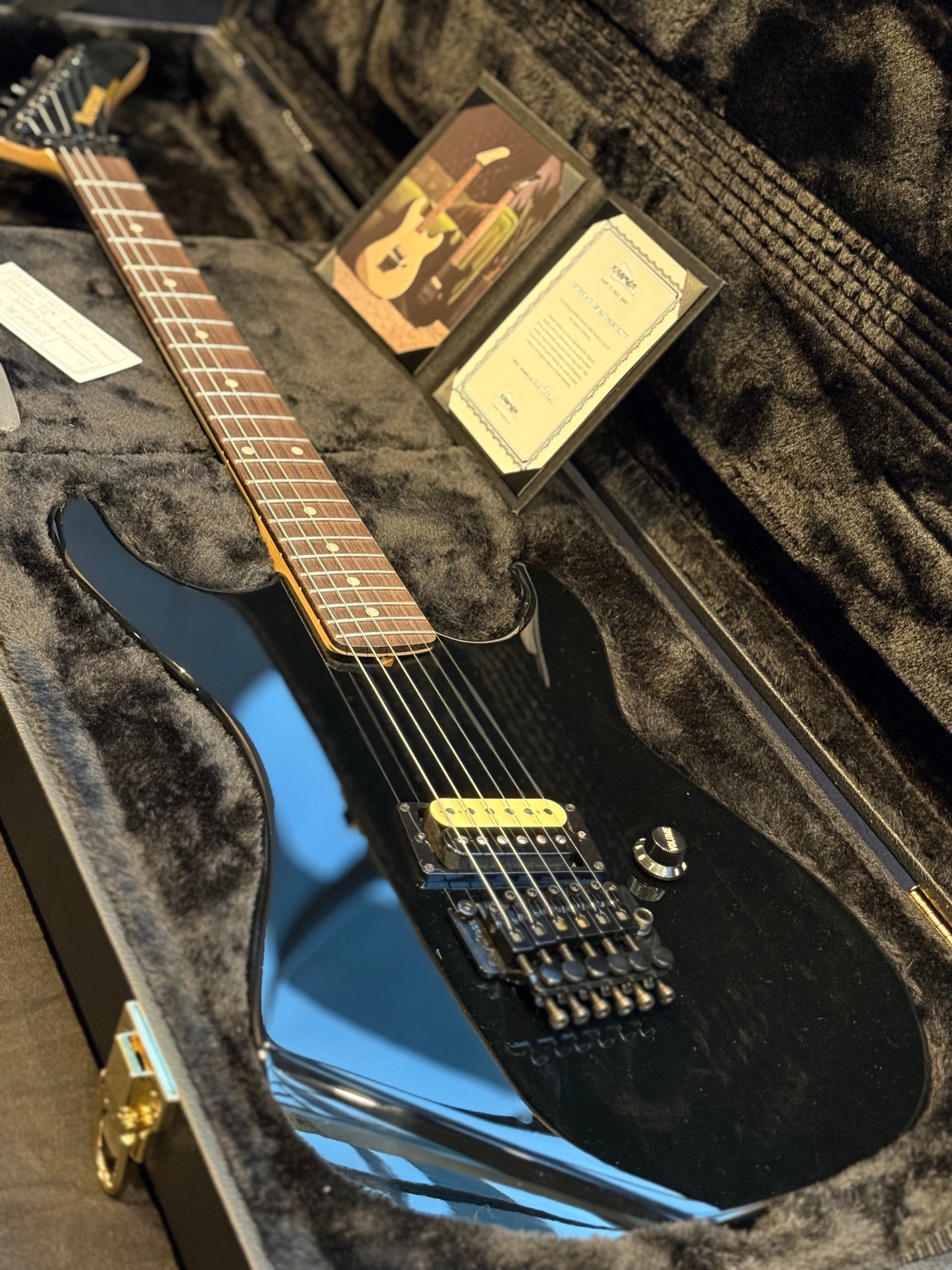 Kramer 1983 Baretta Reissue with Rosewood FB in Ebony (Including Hard Case)