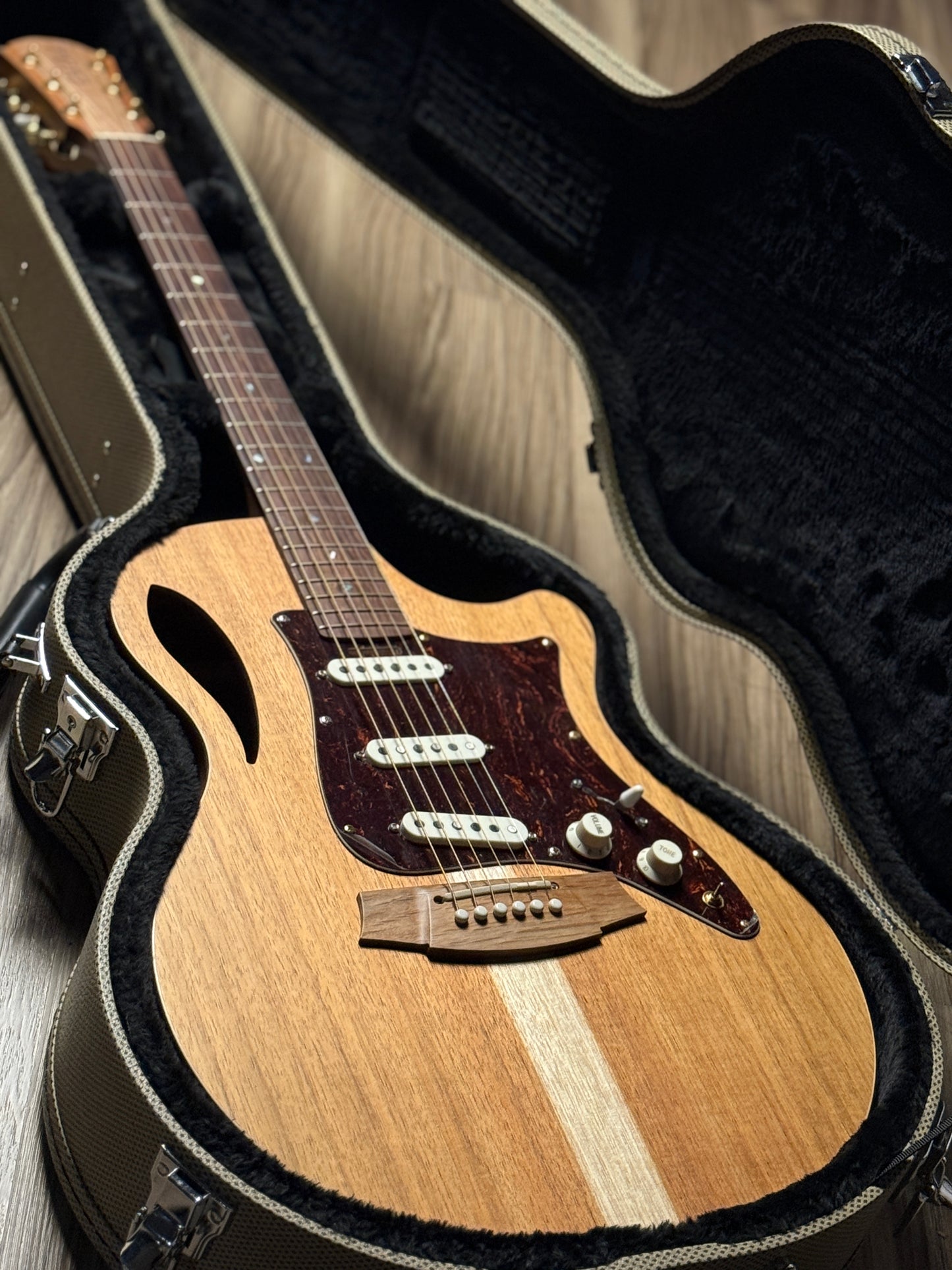 Cole Clark True Hybrid TL2EC-BLBL-SSS Acoustic Electric Guitar in Natural