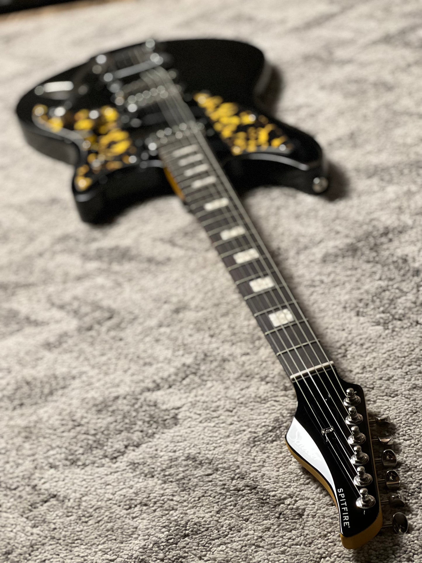 Schecter Spitfire Solid-Body in Black Leopard