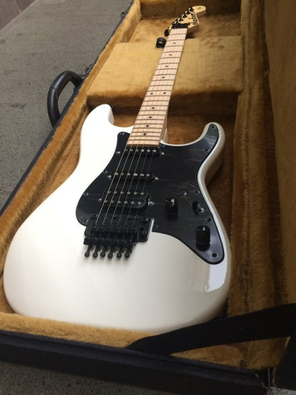 Adrian Smith SDXM ที่เป็นซิกเนเจอร์ของ Jackson X Series พร้อม Maple FB สี Snow White