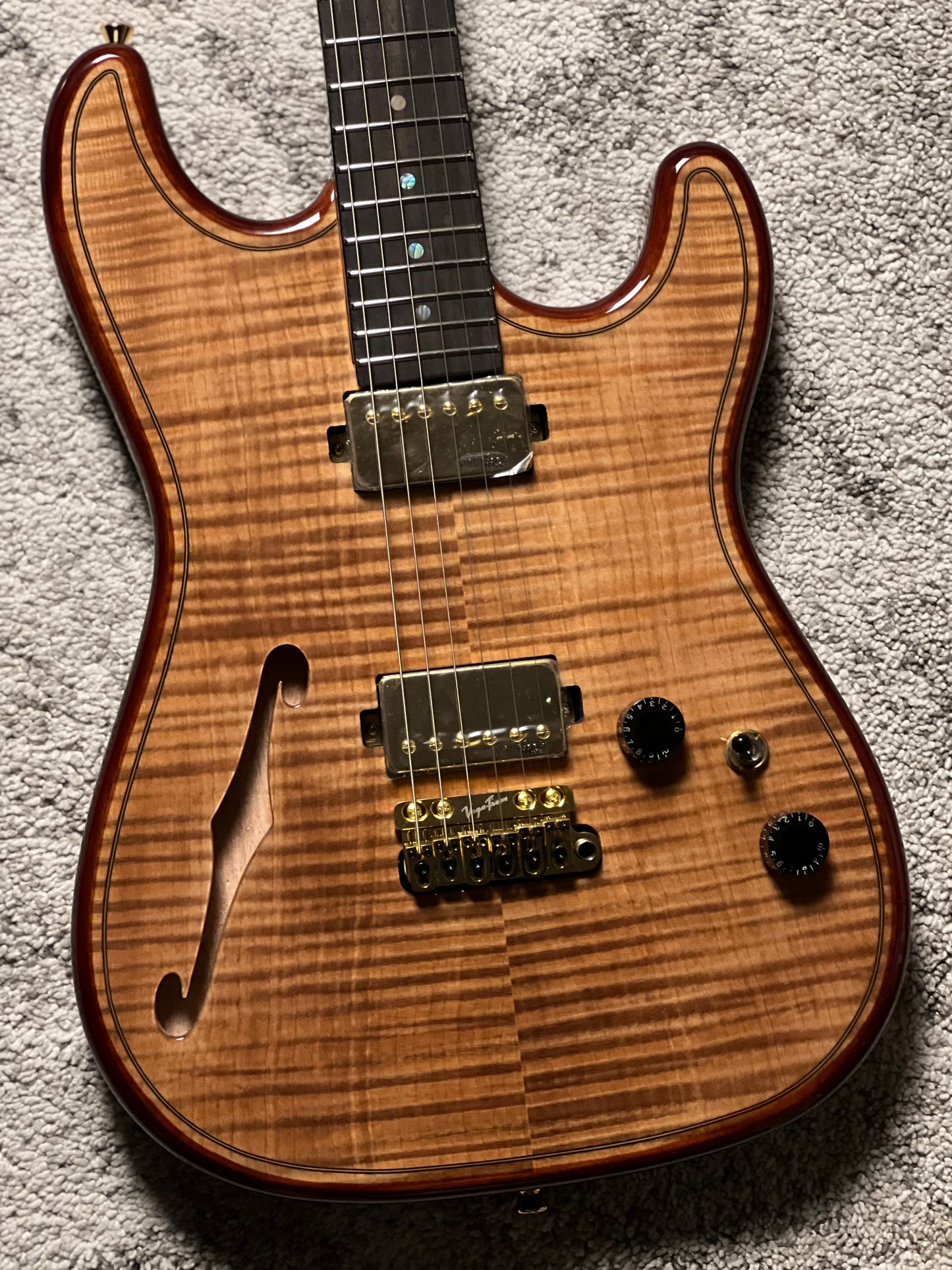 UW GuitarWorks Jazz Pop ST in Whiskey brown