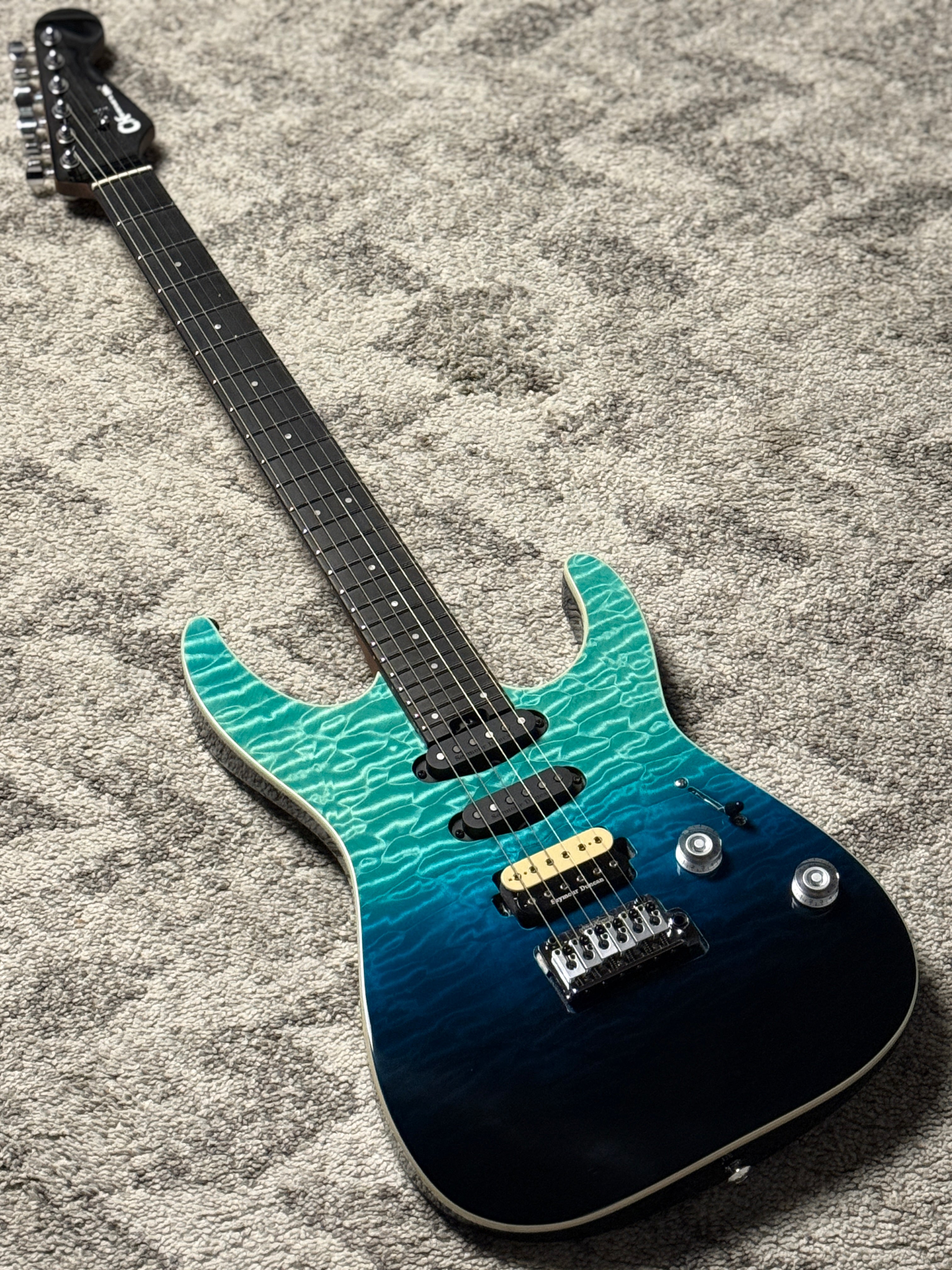 クルーシャル The Milky（ブラック×ブルーリム） Charvel Pro-Mod Plus Dinky DK24 HSS QM in Blue Curaçao ICC2501088
