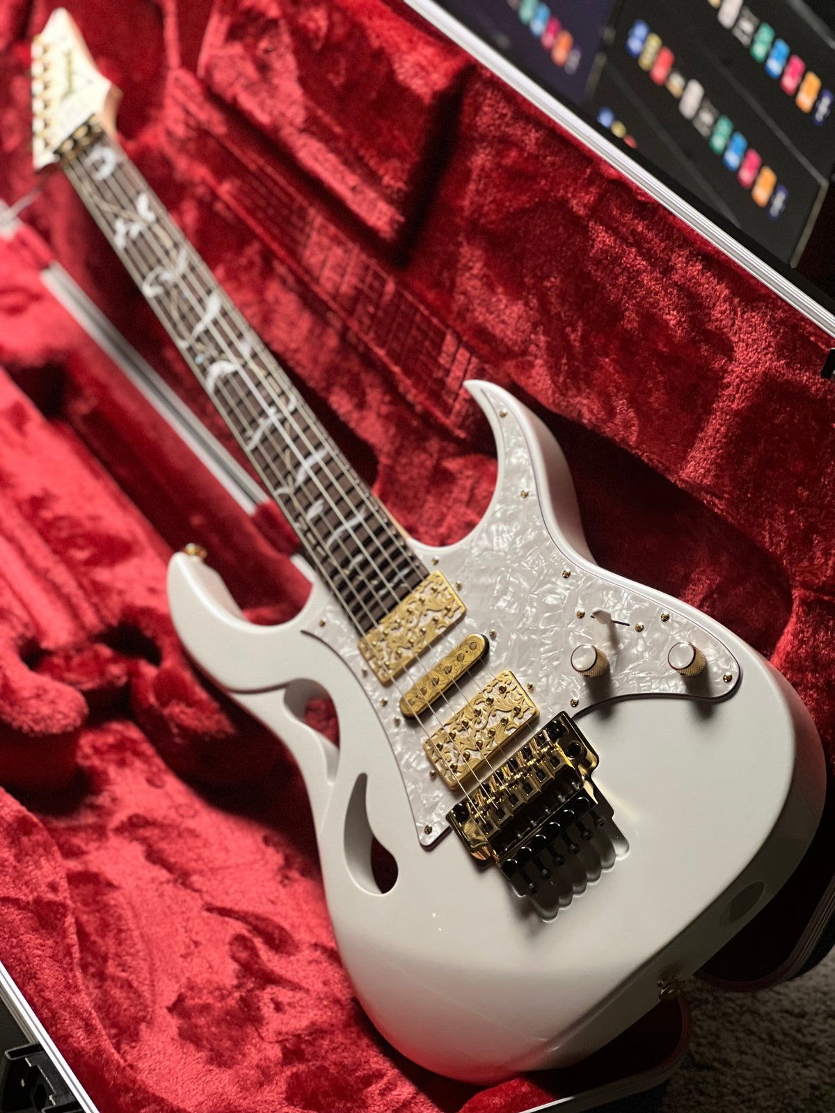 Ibanez Steve Vai Signature PIA Guitar in Stallion White F2515779