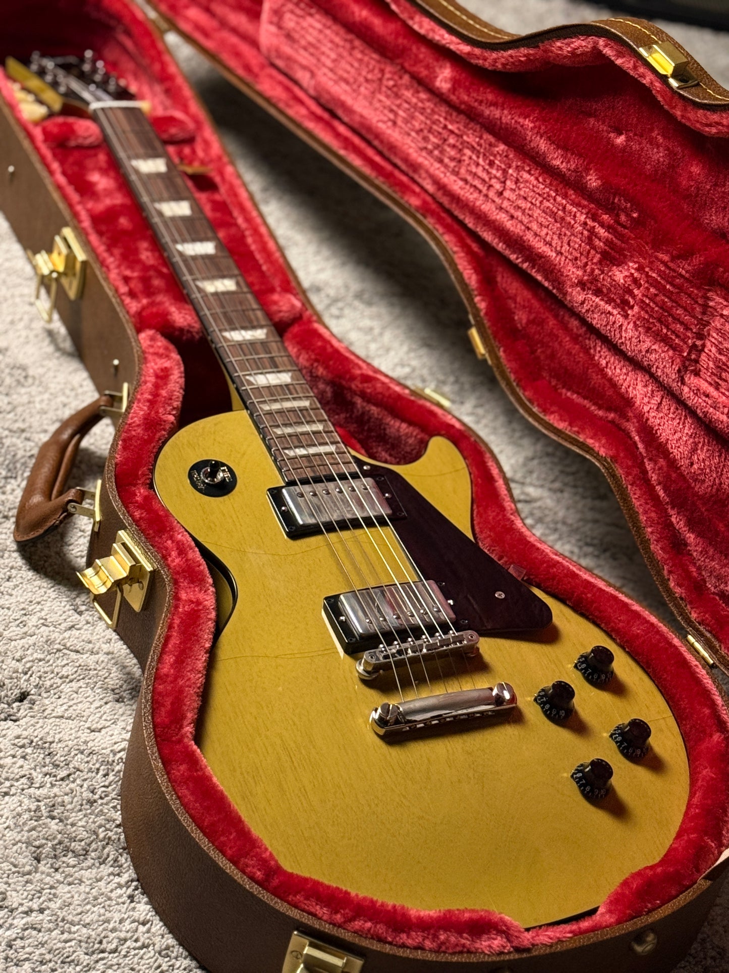 Gibson Les Paul Standard 50s Mahogany Top in TV Yellow  with Case 230640081 (B STOCK)