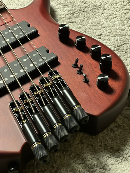 Sire Marcus Miller M6 5-string Headless in Mahogany Satin