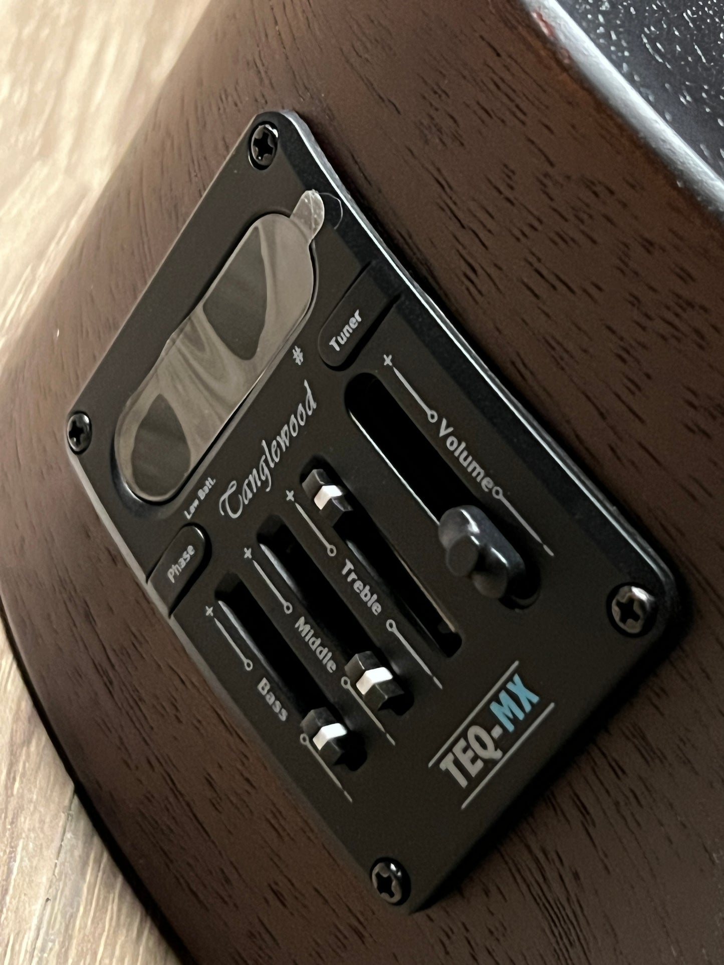 Tanglewood Crossroads TWCR-SFCE Super Folk Cutaway in Vintage Satin Finish w/Bag