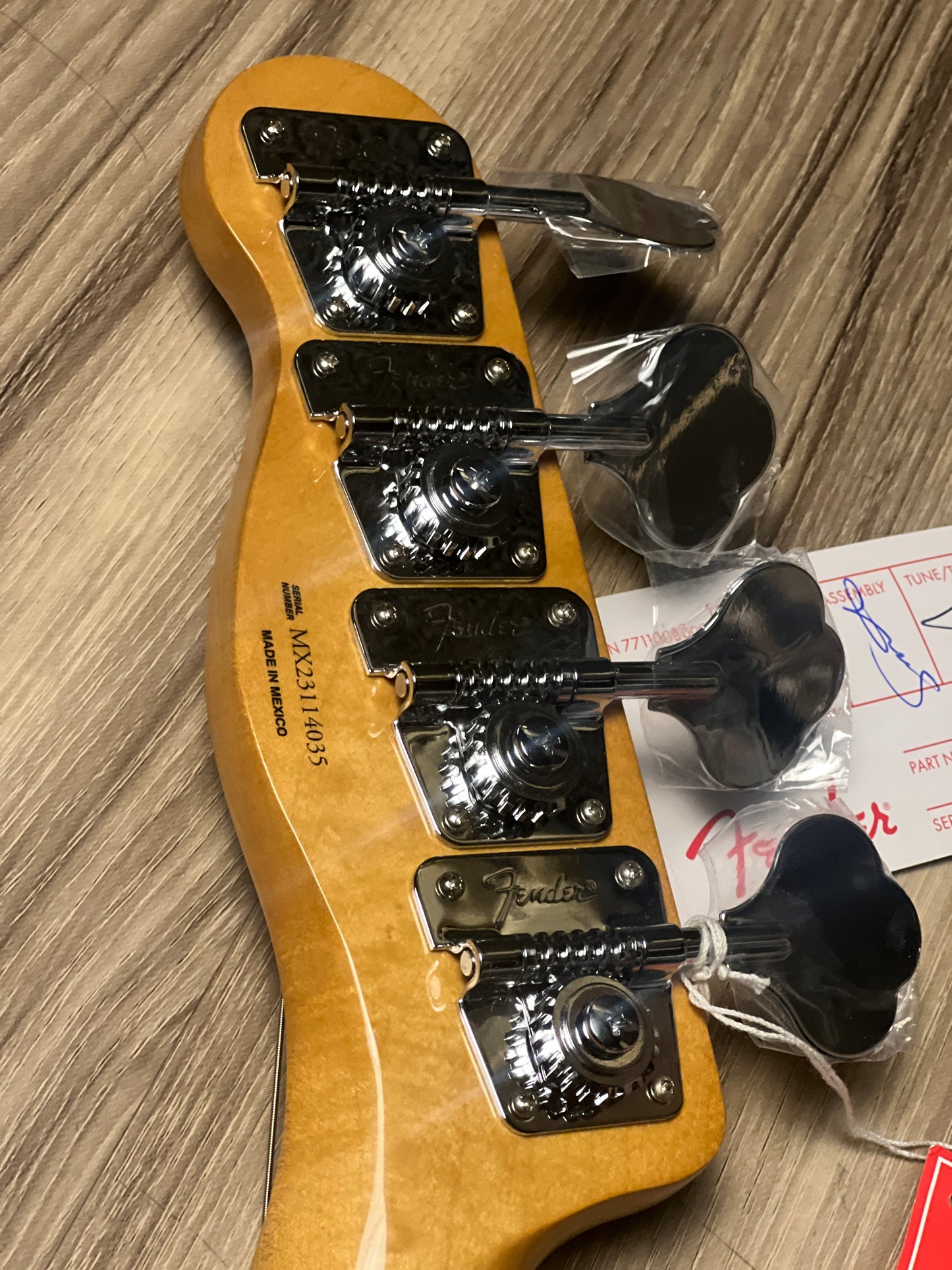 Fender American Vintera II 70s Telecaster Bass with Maple FB in Vintera White