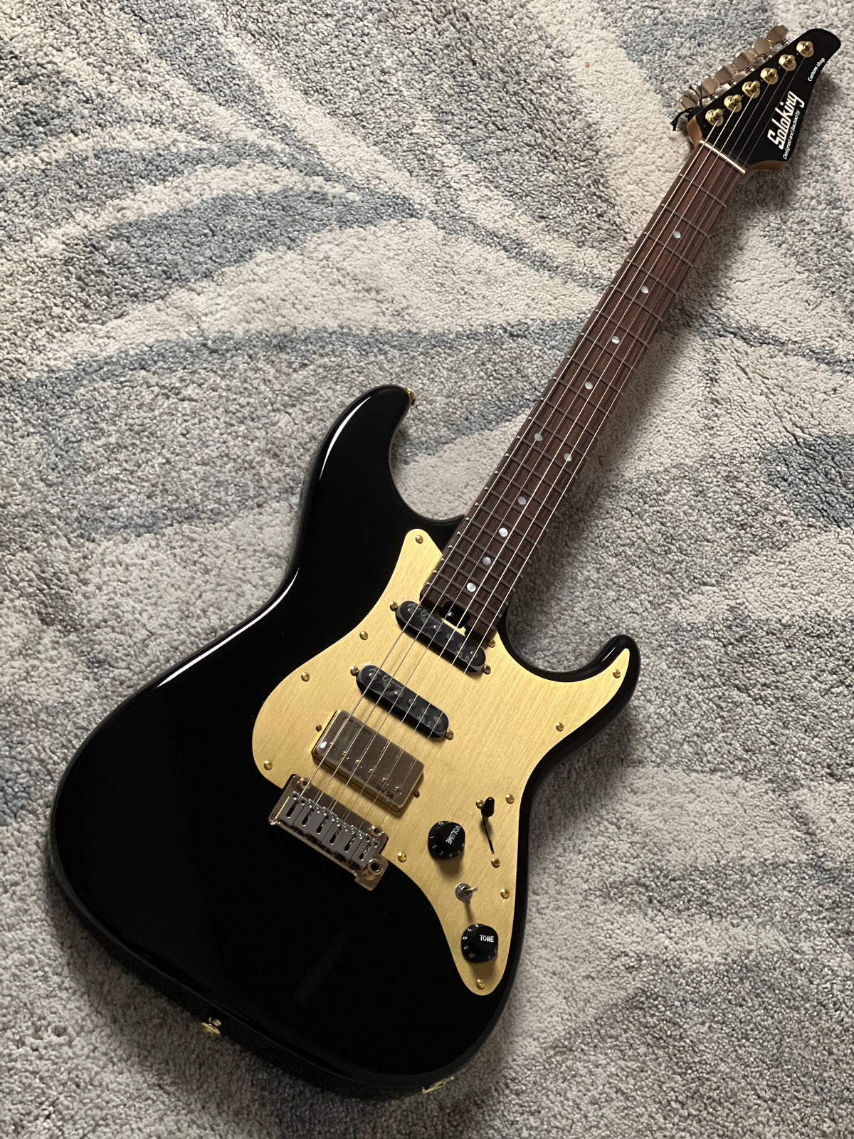 Soloking MS-1 Classic MKII in Black Beauty Anodized Gold Pickguard with Rosewood FB JESCAR