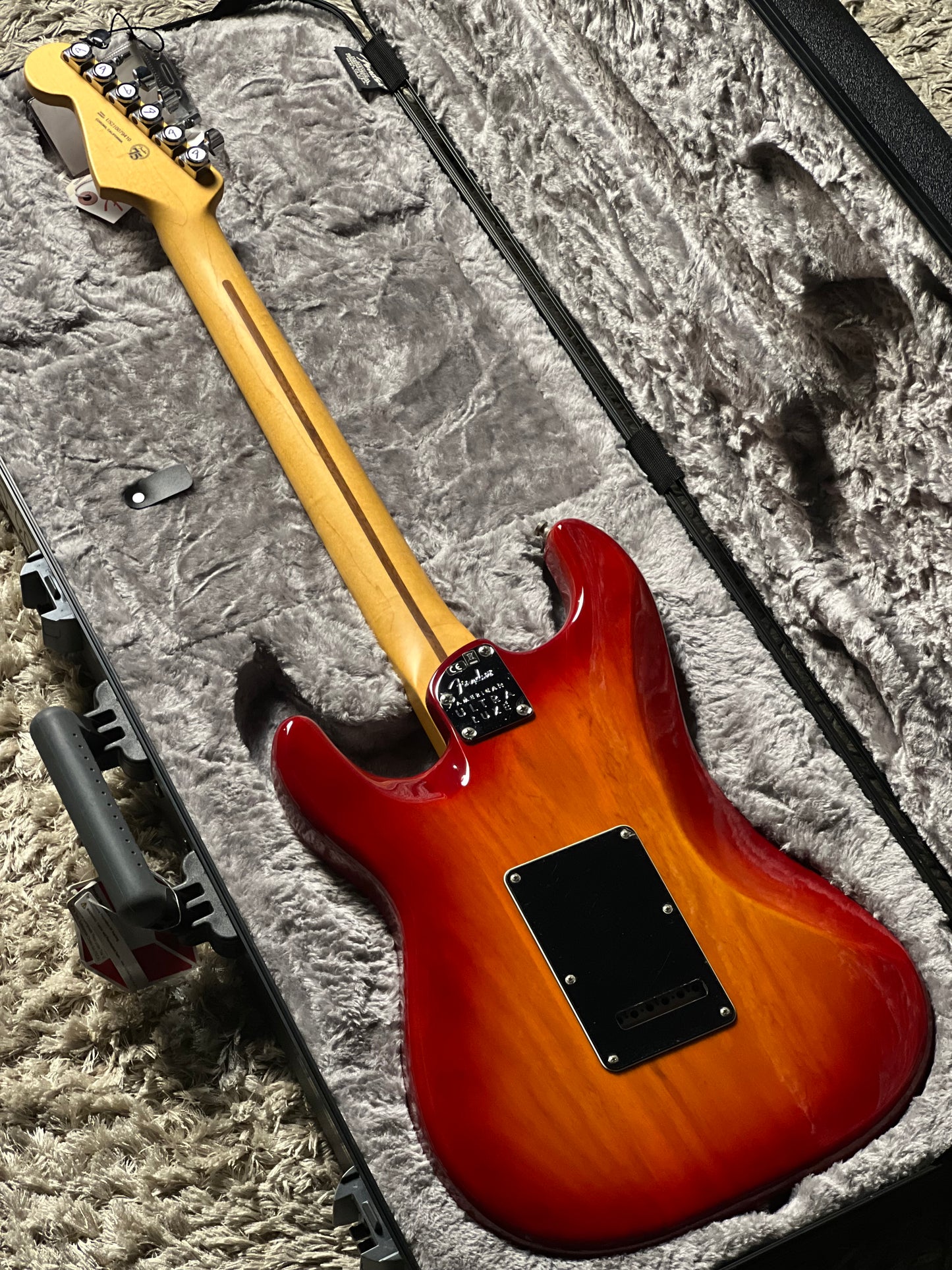 Fender American Ultra Luxe Stratocaster with Maple FB in Plasma Red Burst US210079410