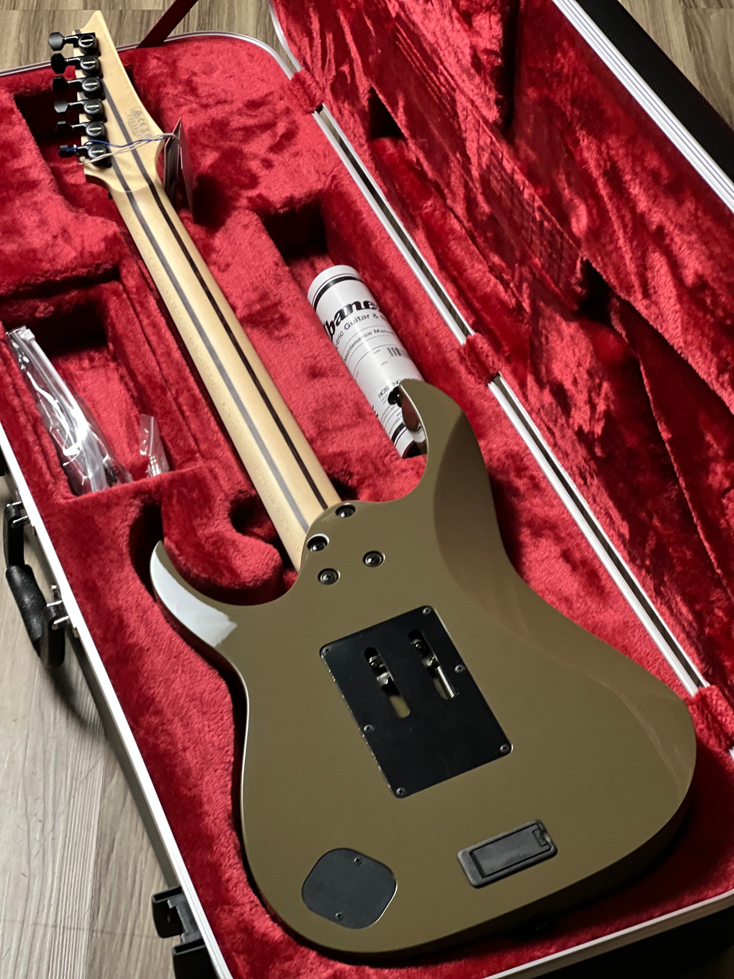 Ibanez RGR5130-KM in Khaki Metallic with Case F2428040