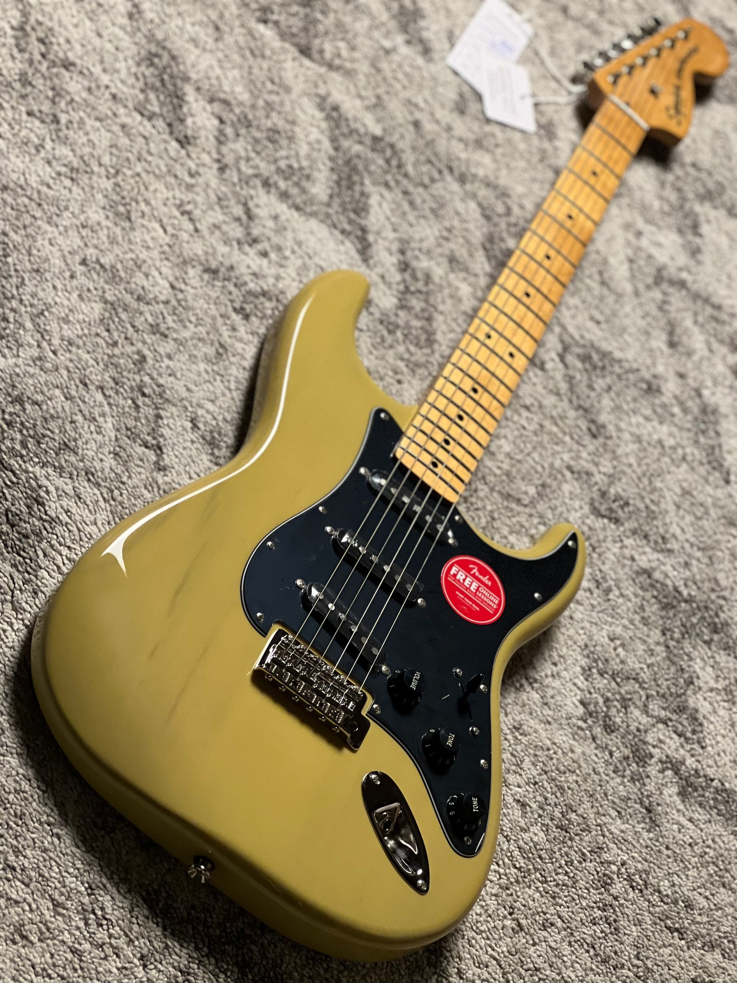 Squier FSR Classic Vibe 70s Stratocaster HSS w/Black Pickguard in Vintage Blonde