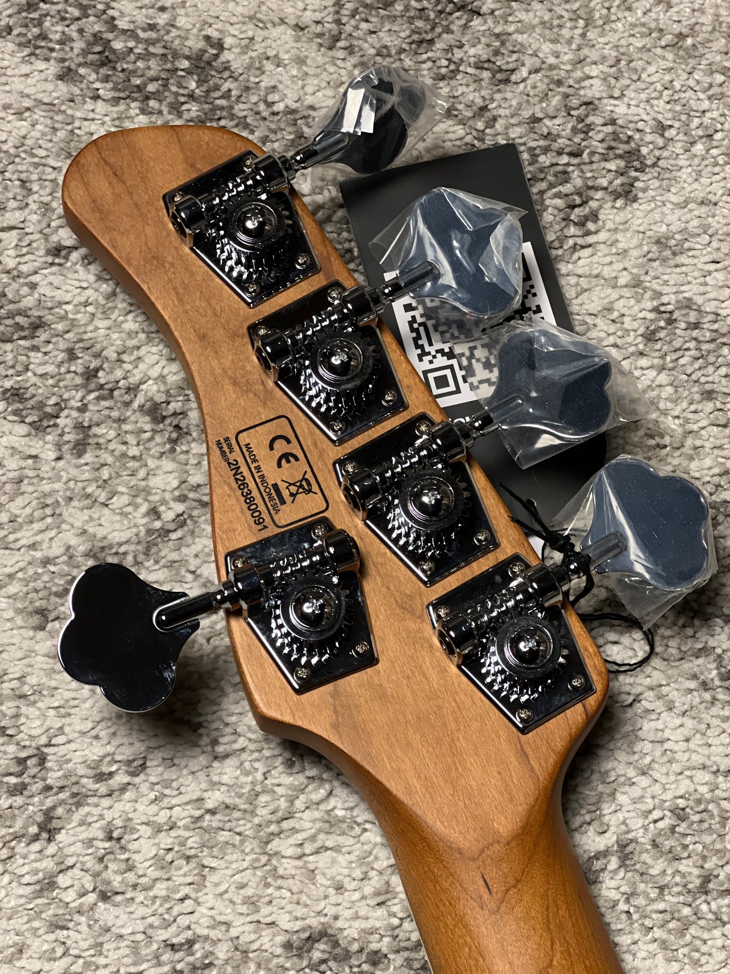 Sire Marcus Miller V8 5-string Swamp Ash Bass Guitar in Tobacco Sunburst