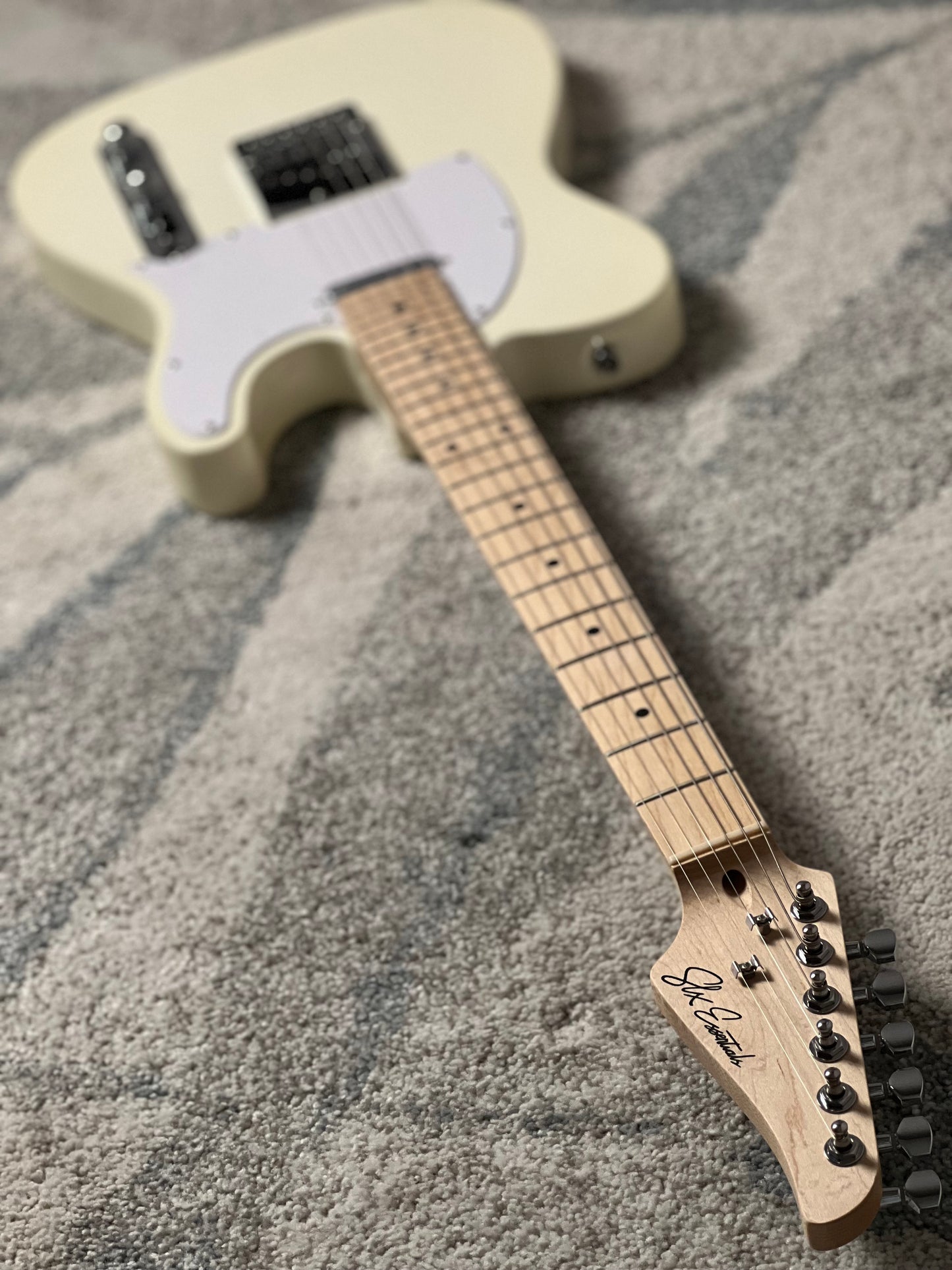 SLX Raven Classic Essentials 22 with Maple FB in Vintage White
