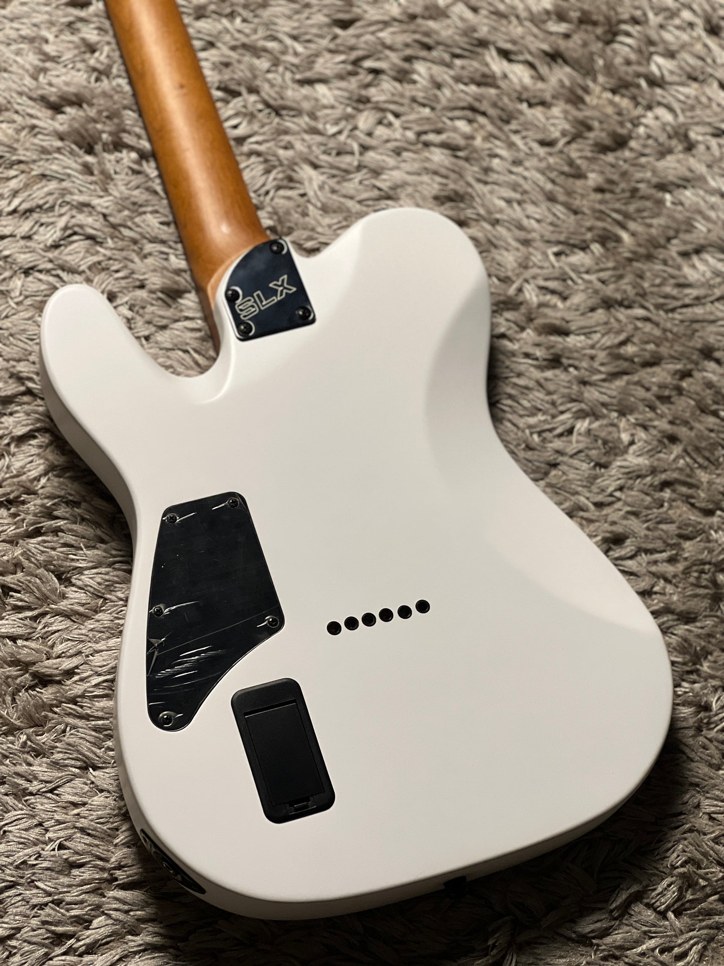 SLX Raven Modern 24 HH Active in Satin White with Rosewood FB