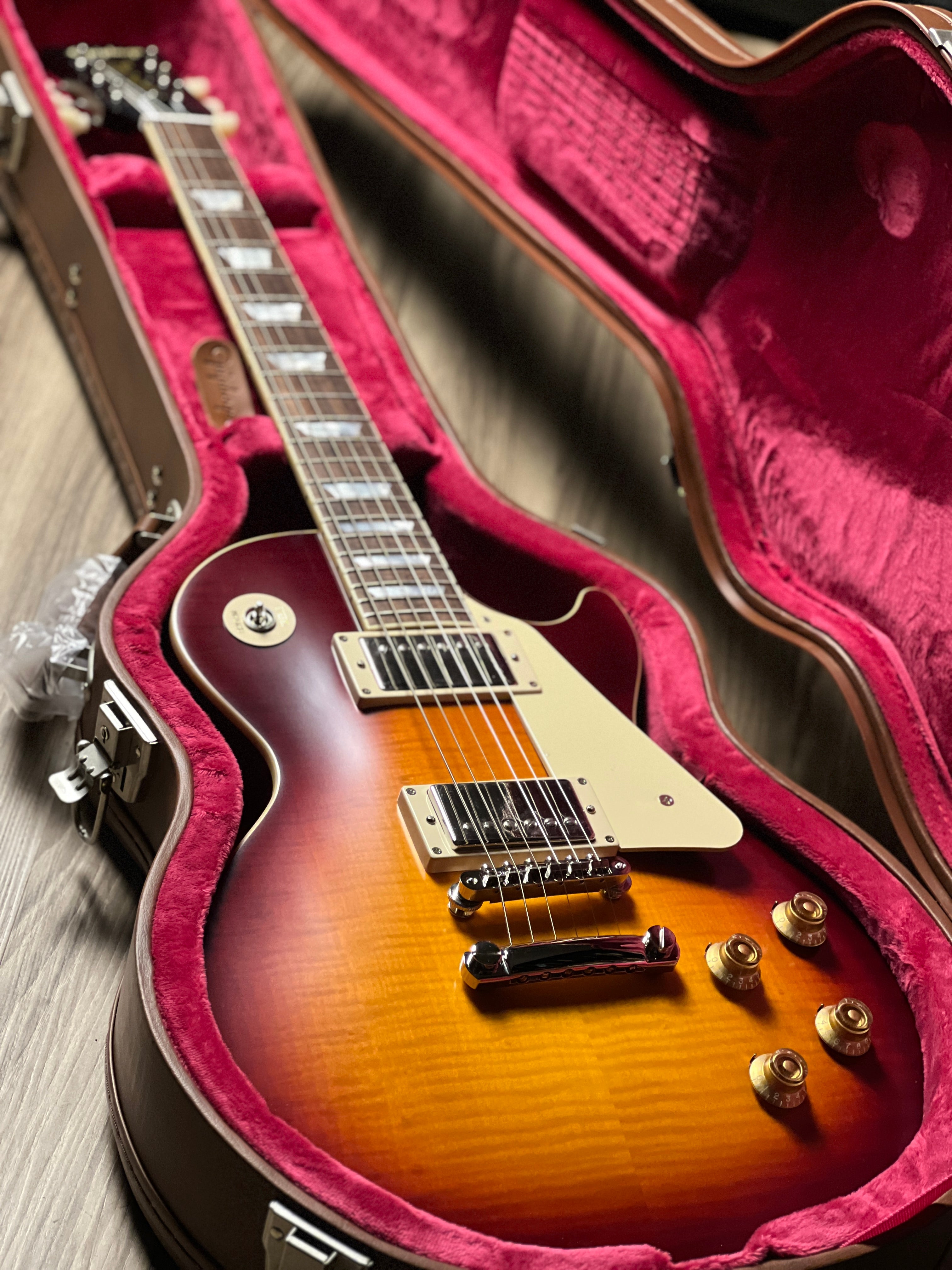 Epiphone 1959 Les Paul Standard in Factory Burst VOS