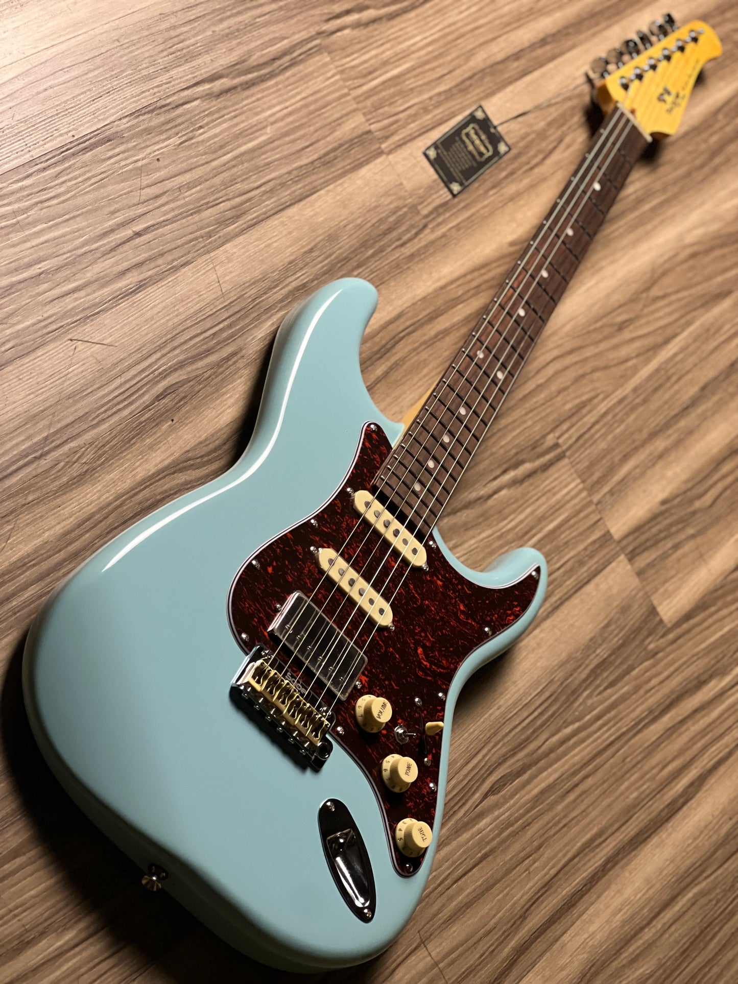 SQOE SEST1000 HSS Custom Shop Series in Sonic Blue Limited Edition with Hardshell Case