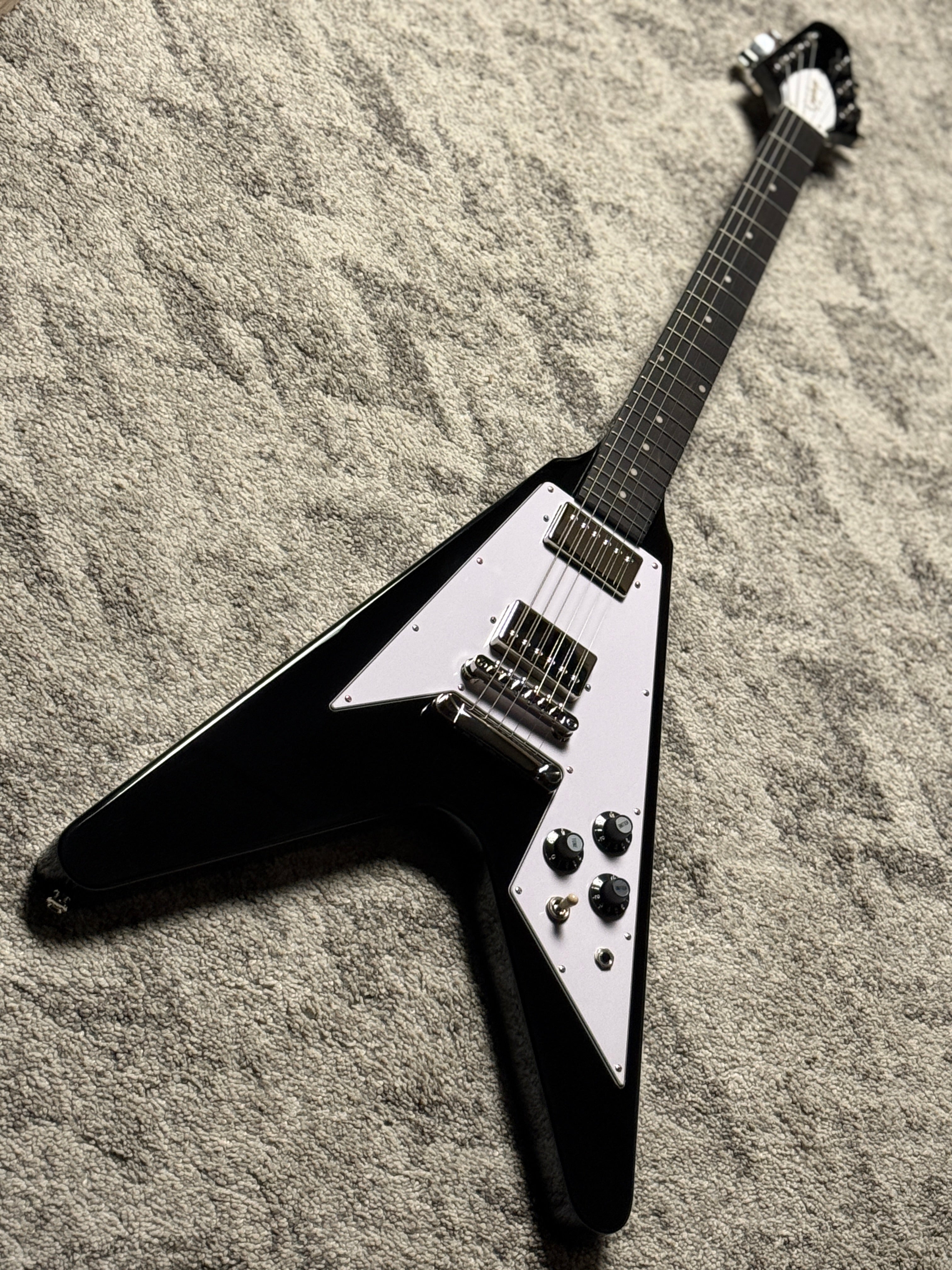 Epiphone Flying V 70s in Ebony Limited Edition – nafiriguitar.com