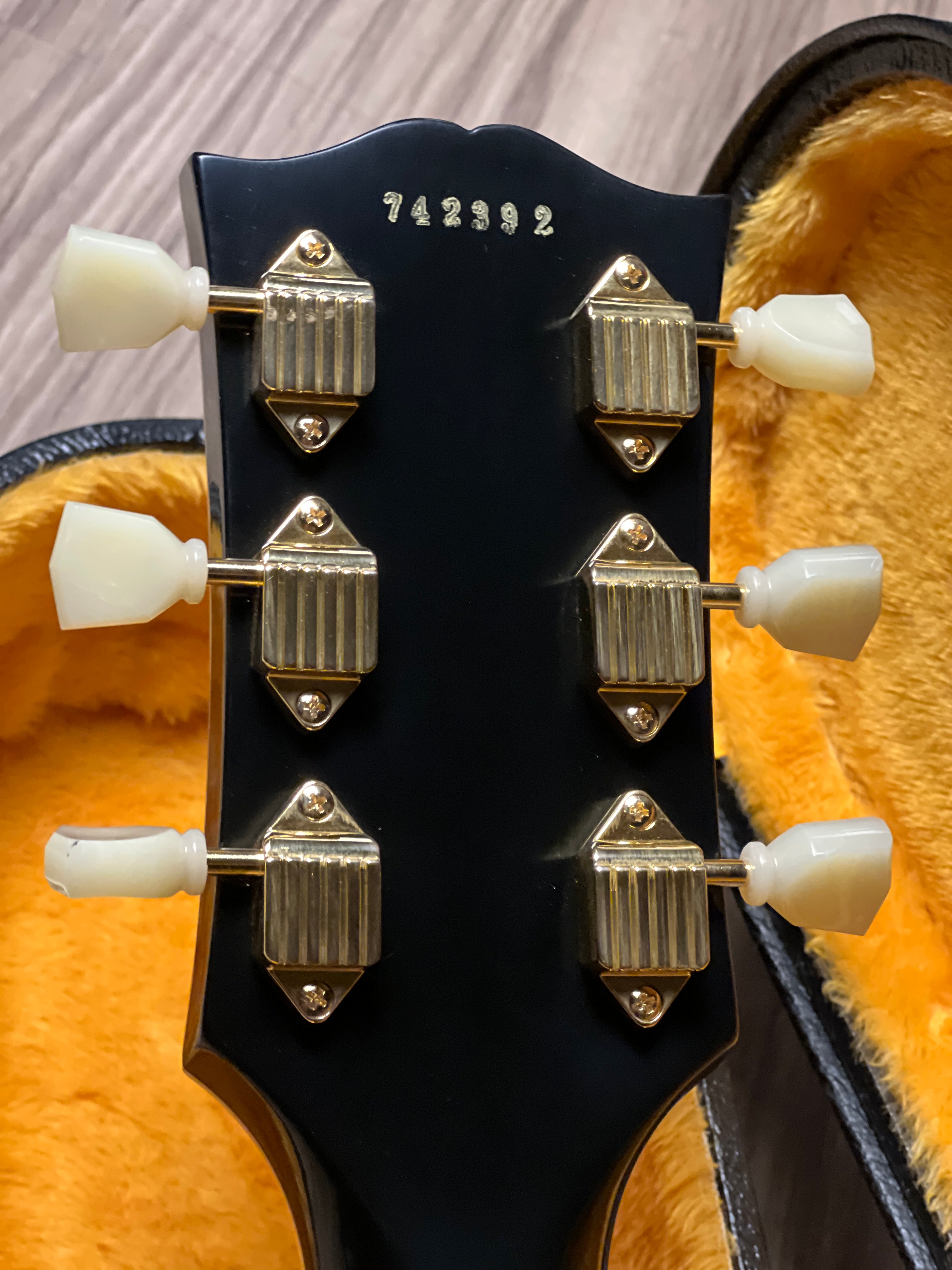 Gibson 1957 Les Paul Custom Reissue 3-Pickup Bigsby in Ebony w