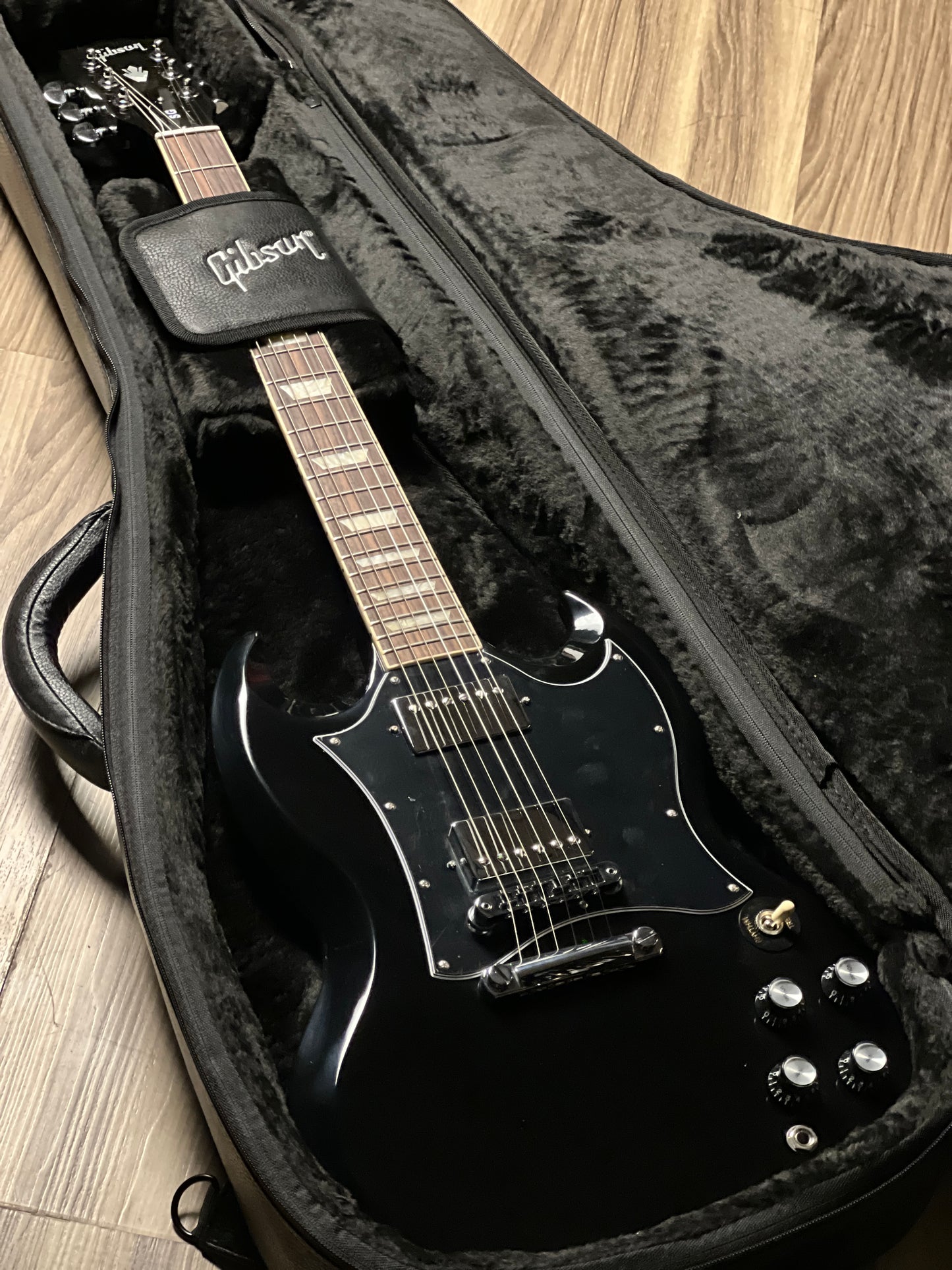 Gibson SG Standard in Ebony Modern Collection 231240223