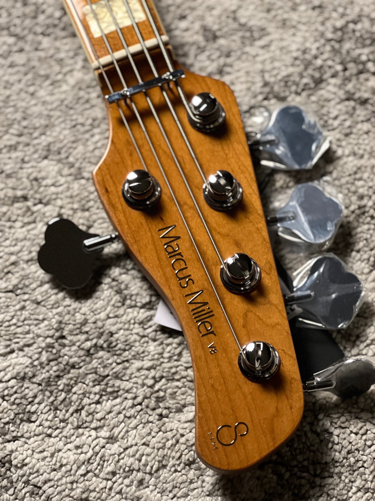 Sire Marcus Miller V8 5-string Swamp Ash Bass Guitar in Tobacco Sunburst