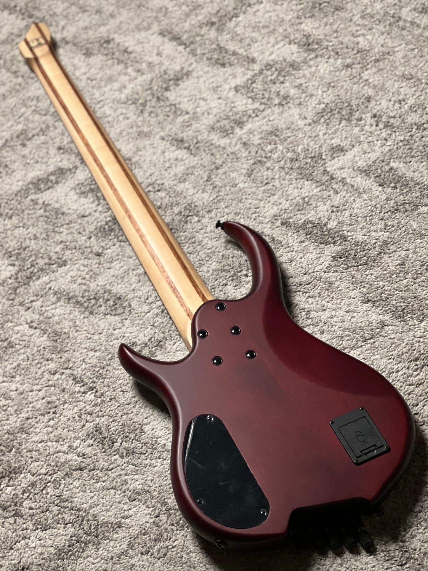Sire Marcus Miller M6 5-string Headless in Tobacco Sunburst Satin